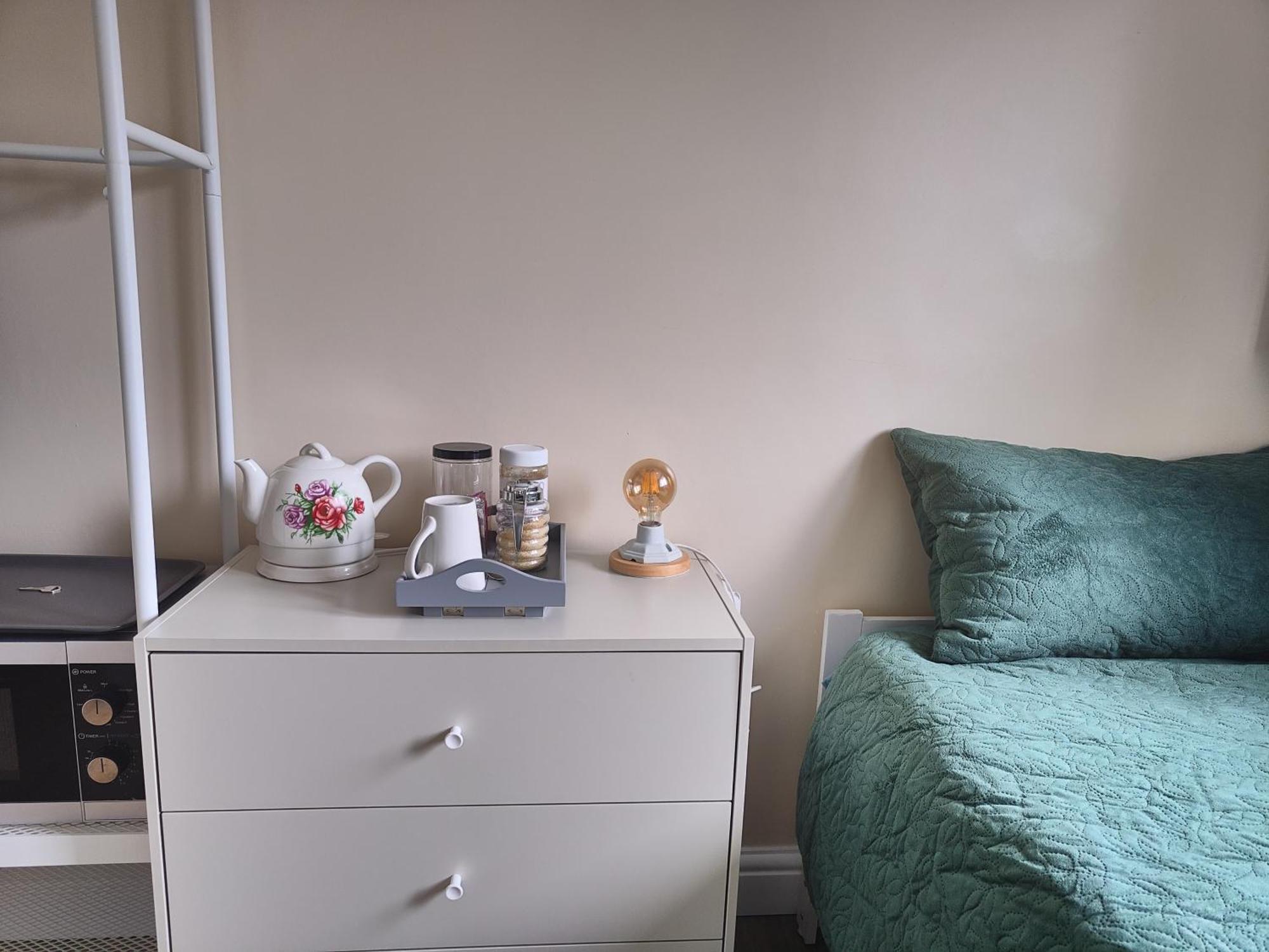 Clifton House O2 & Excel With Private Bathroom And Breakfast Option *