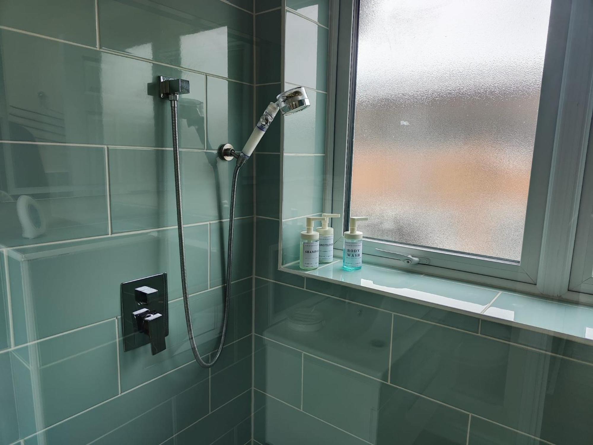 Clifton House O2 & Excel With Private Bathroom And Breakfast Option