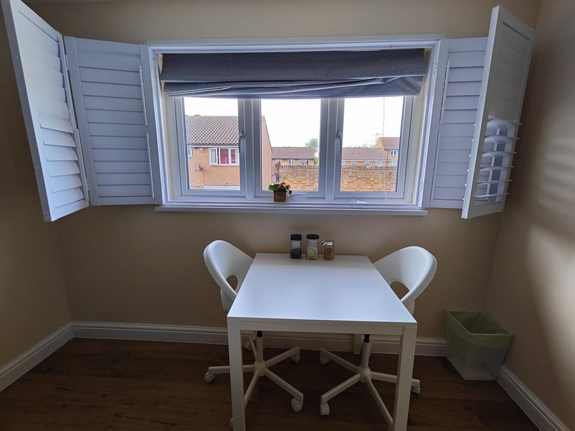Clifton House O2 & Excel With Private Bathroom And Breakfast Option *
