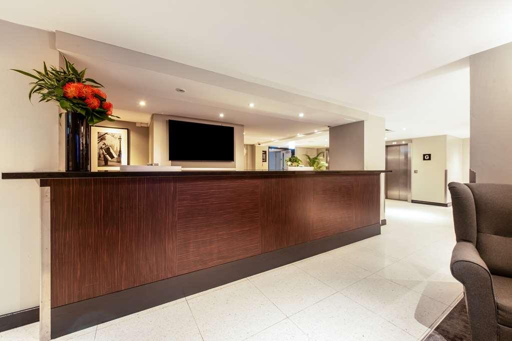 Radisson Red Heathrow Hotel