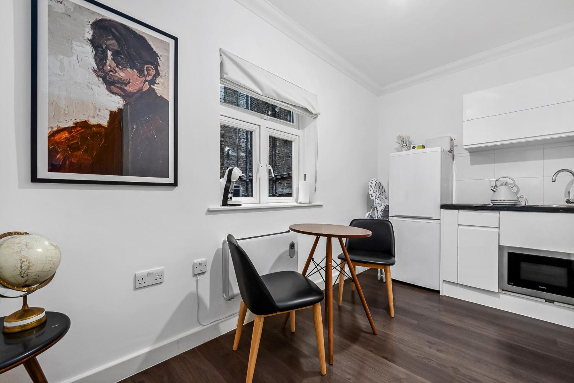 Urban Elegance Luxury Living With Kitchenette Lägenhet London