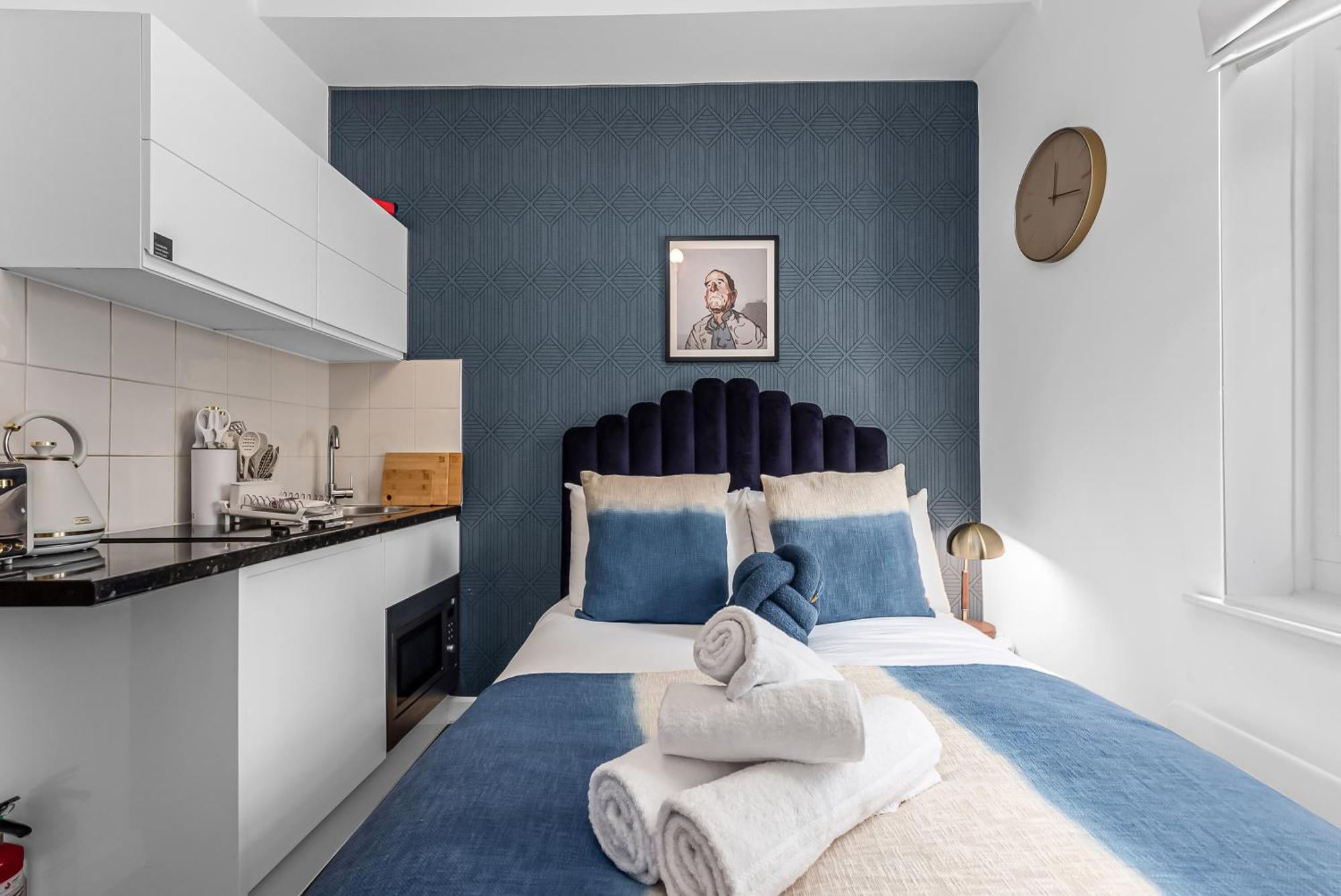 Urban Elegance Luxury Living With Kitchenette Lägenhet London