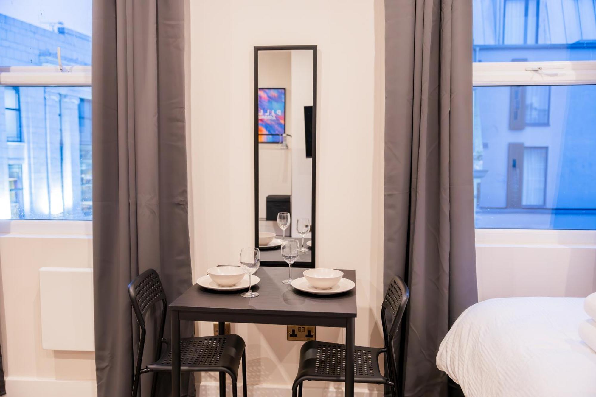 Pillo - Chelsea Aparthotel Londra