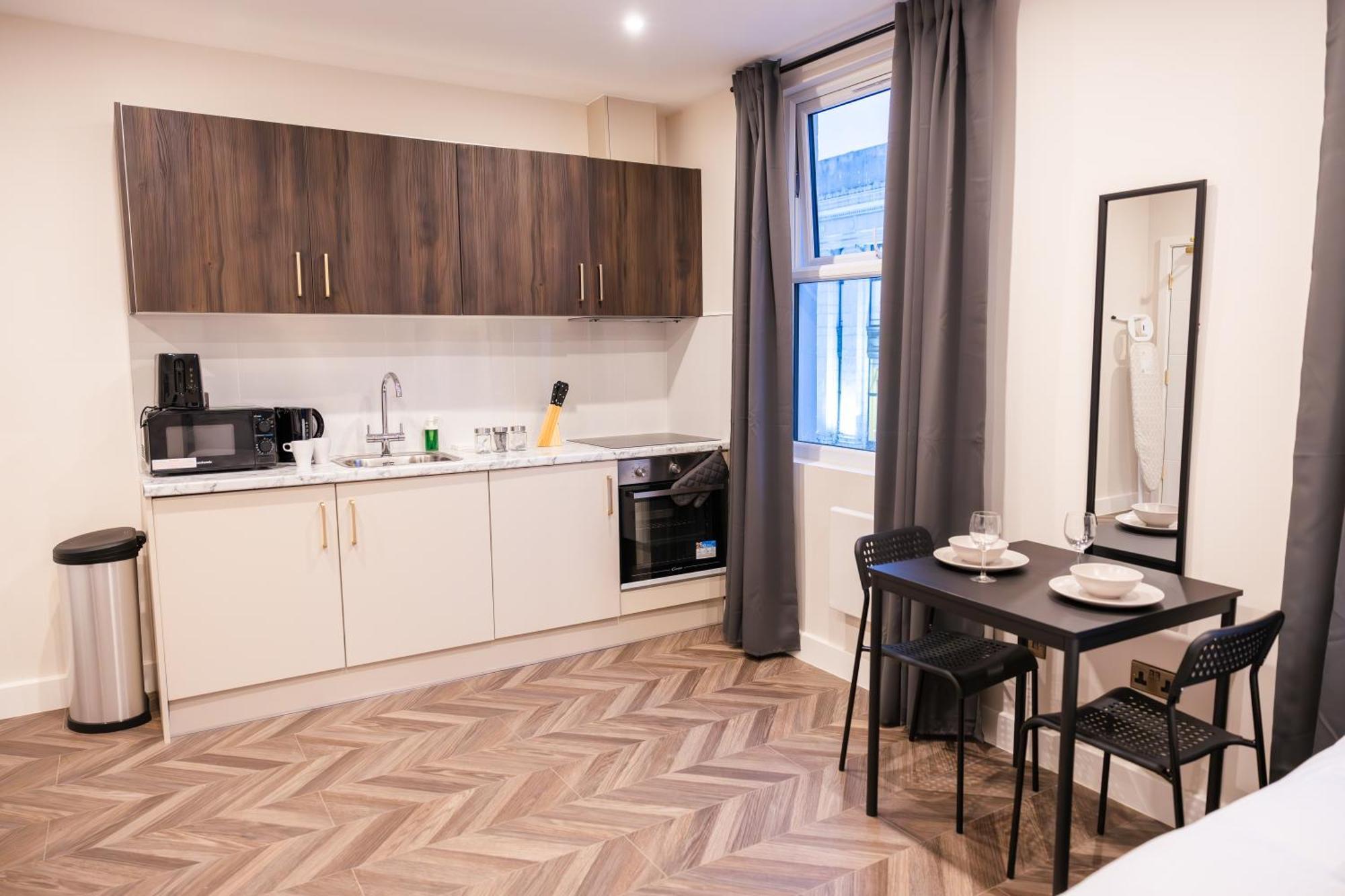 Pillo - Chelsea Aparthotel Londra