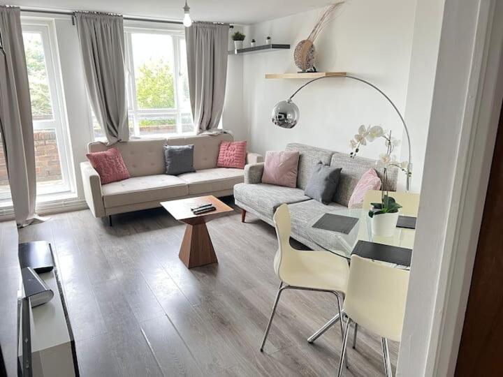 1 Bedroom In Woolwich With Free Parking Appartement *
