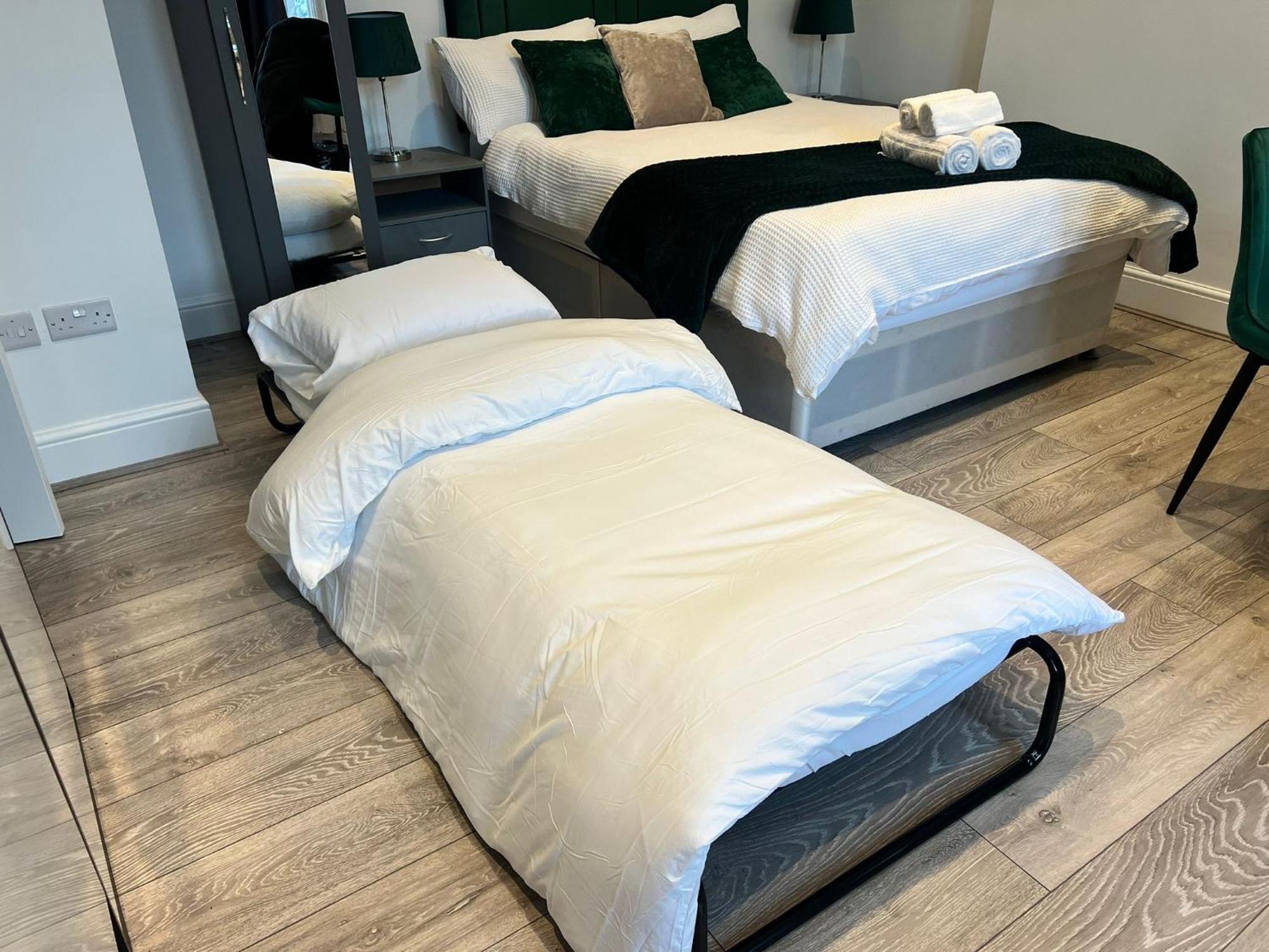 Apartment Charming In West Ealing, 12 Mins To By Train, Free Parking, 8-min Walk To Station London