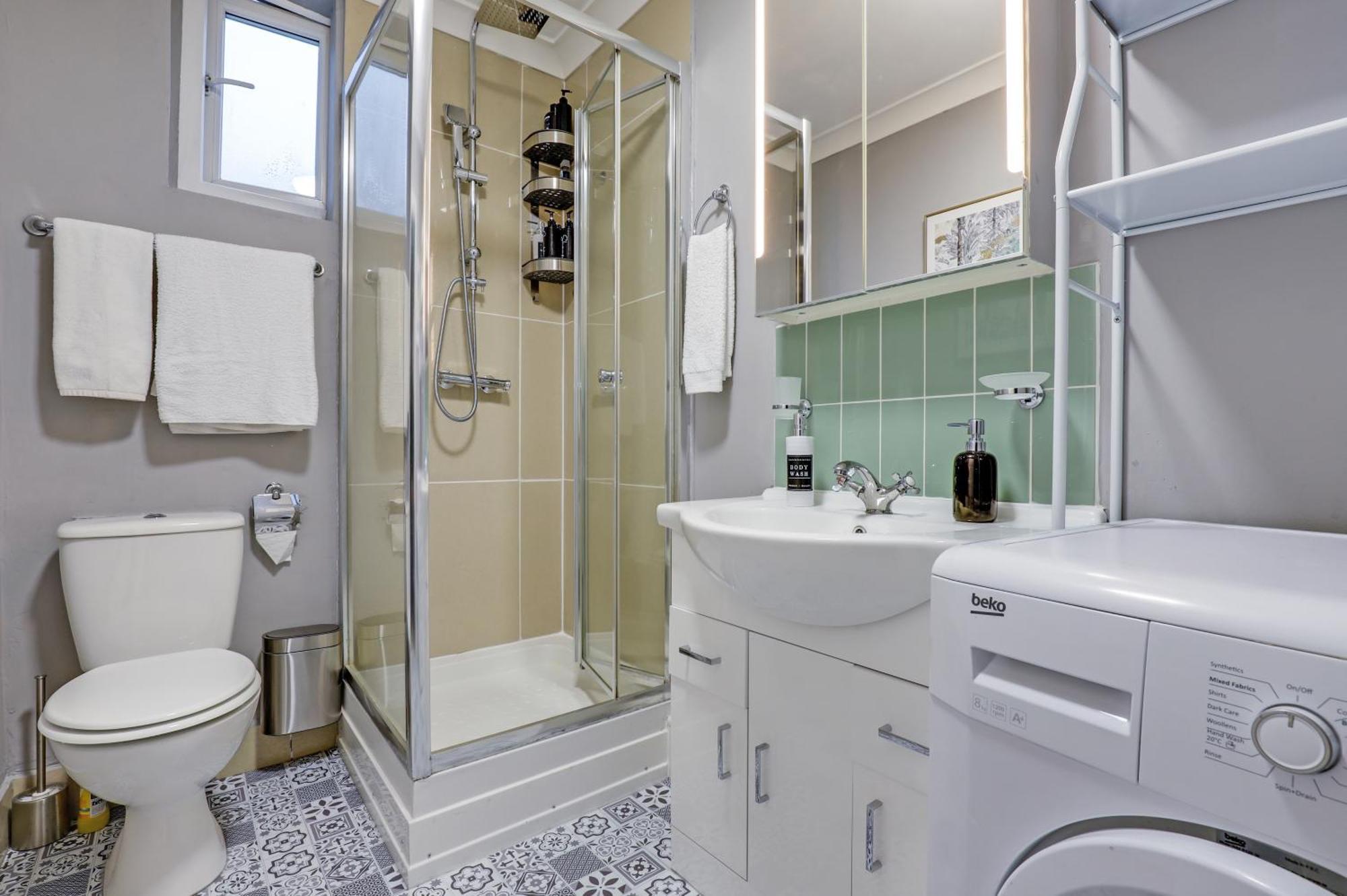 Sleeps 4,roof Garden, Top Apartment, Zone 2 Cls Central *