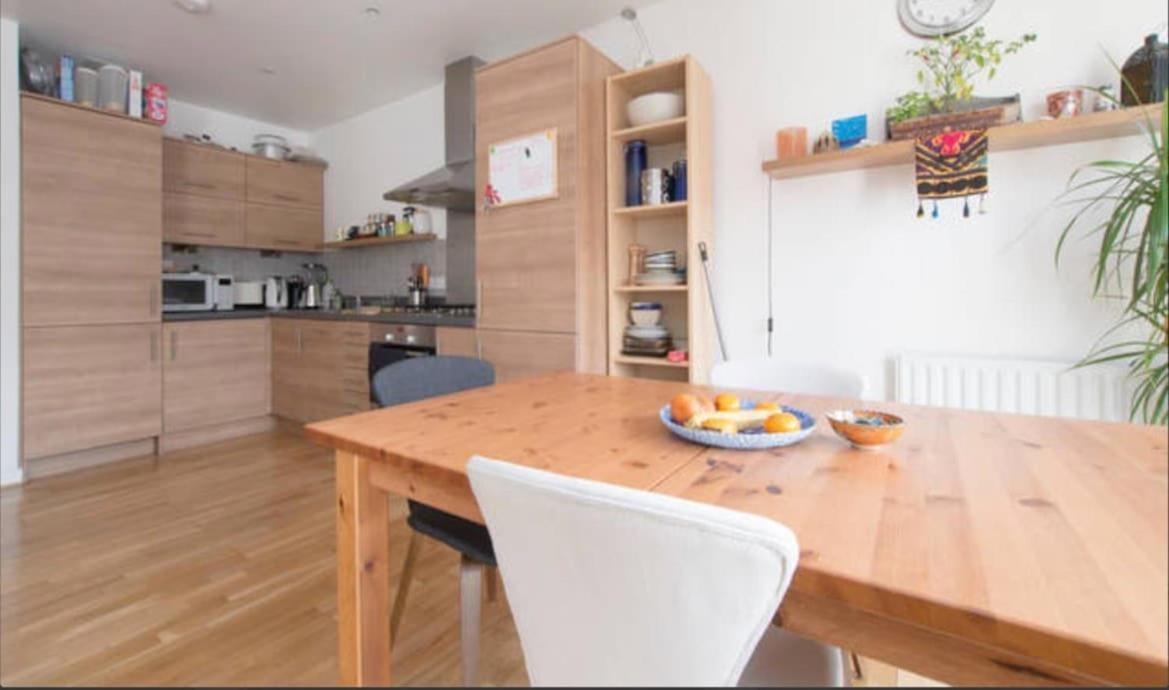 Sunny For 4 Guests, Self Check In Lejlighed London