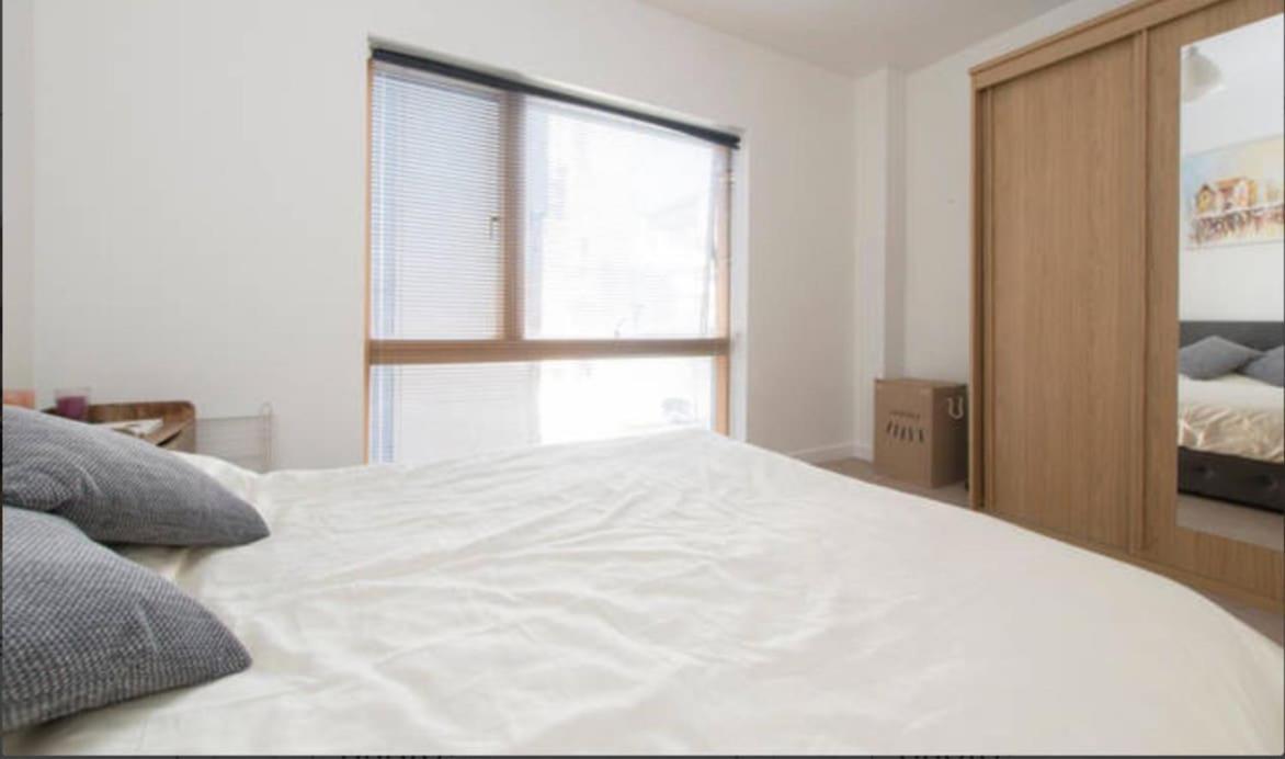 Lejlighed Sunny For 4 Guests, Self Check In London