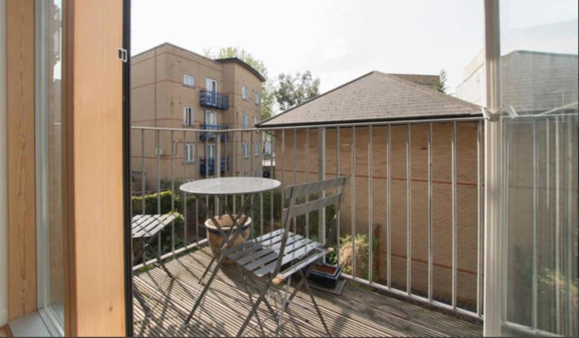 Lejlighed Sunny For 4 Guests, Self Check In London
