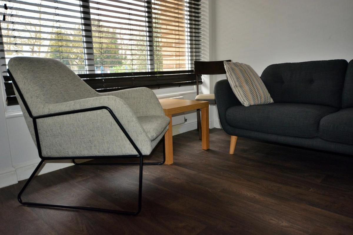 3 Bed Home, Free Parking & Self Check In Leilighet *