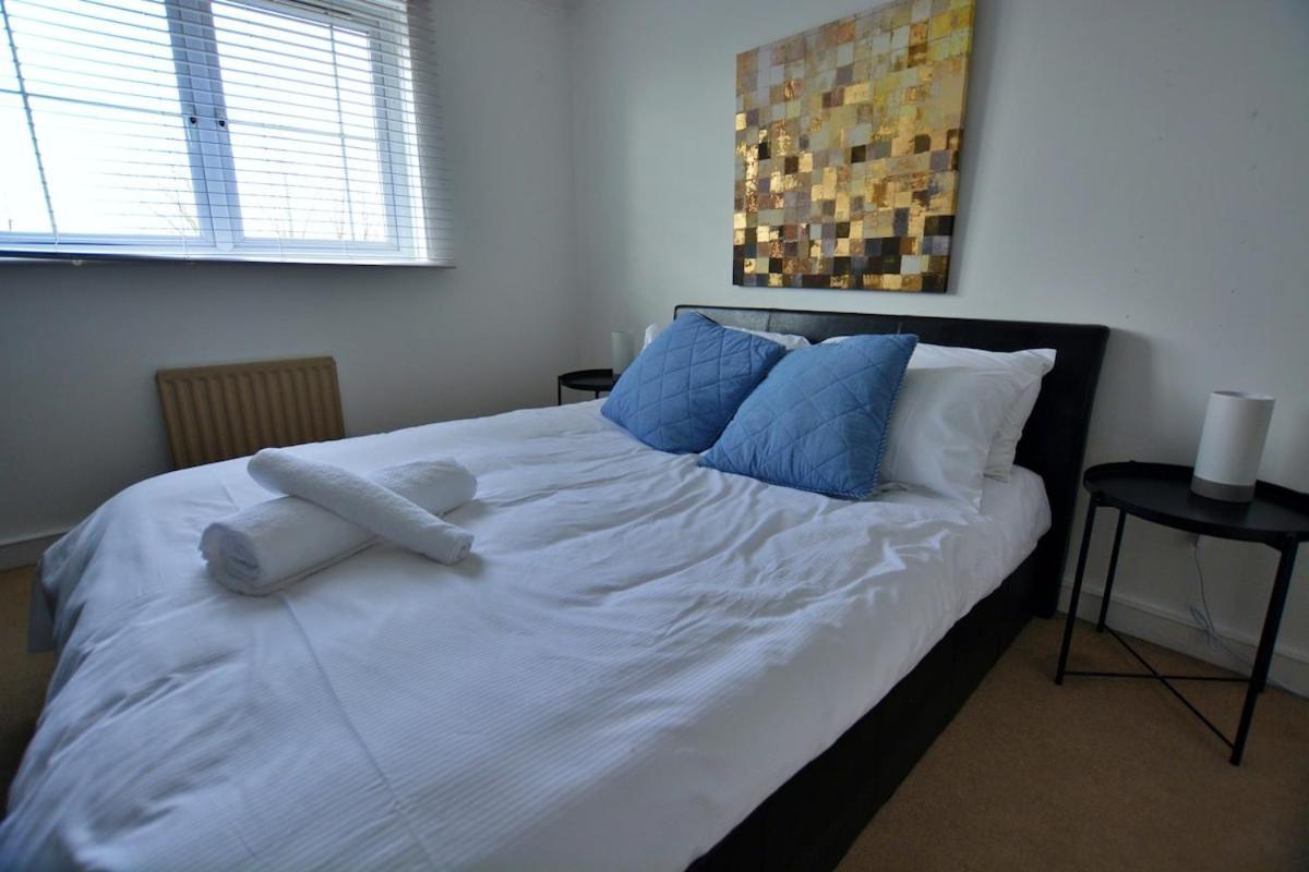 3 Bed Home, Free Parking & Self Check In Leilighet