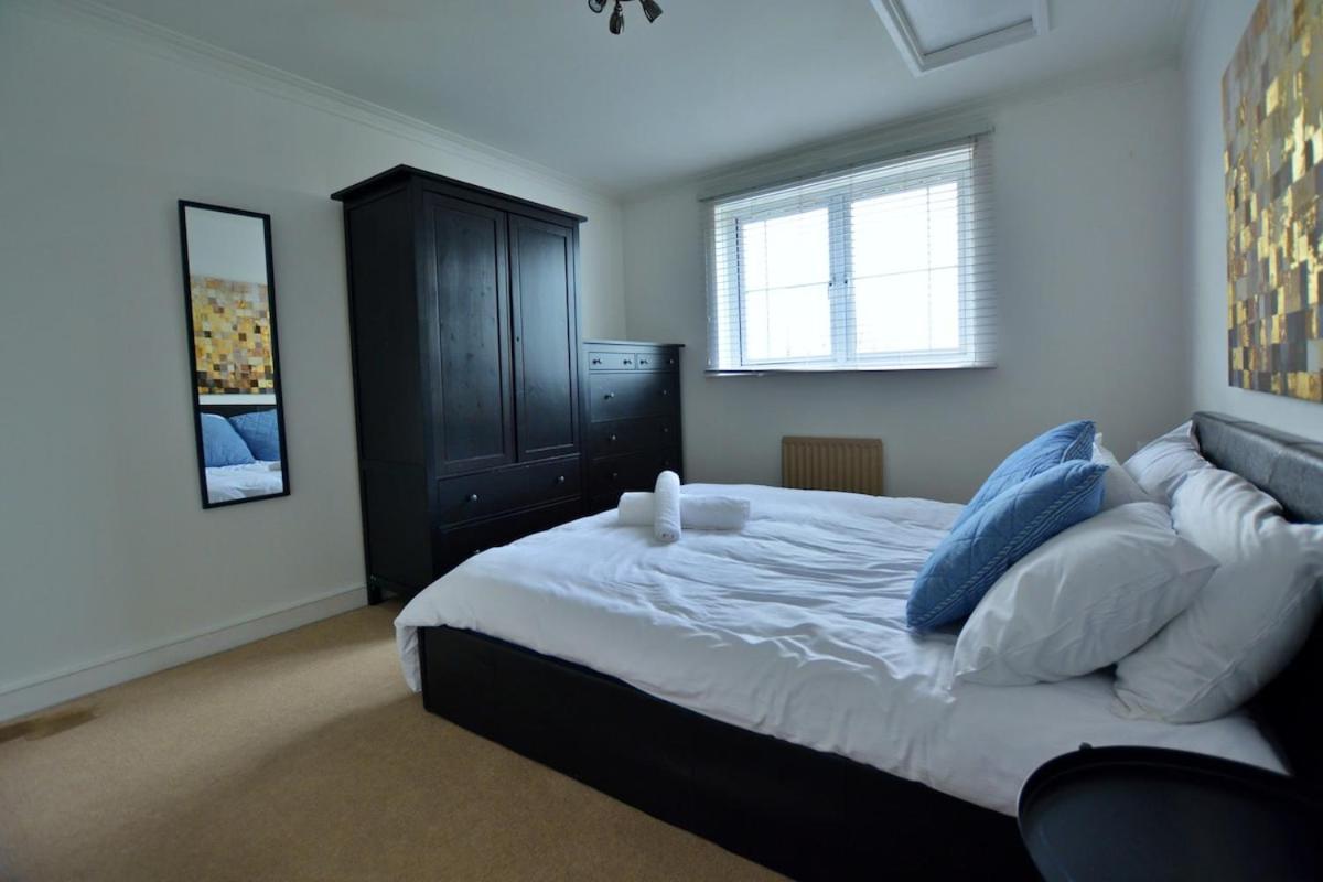 Leilighet 3 Bed Home, Free Parking & Self Check In London
