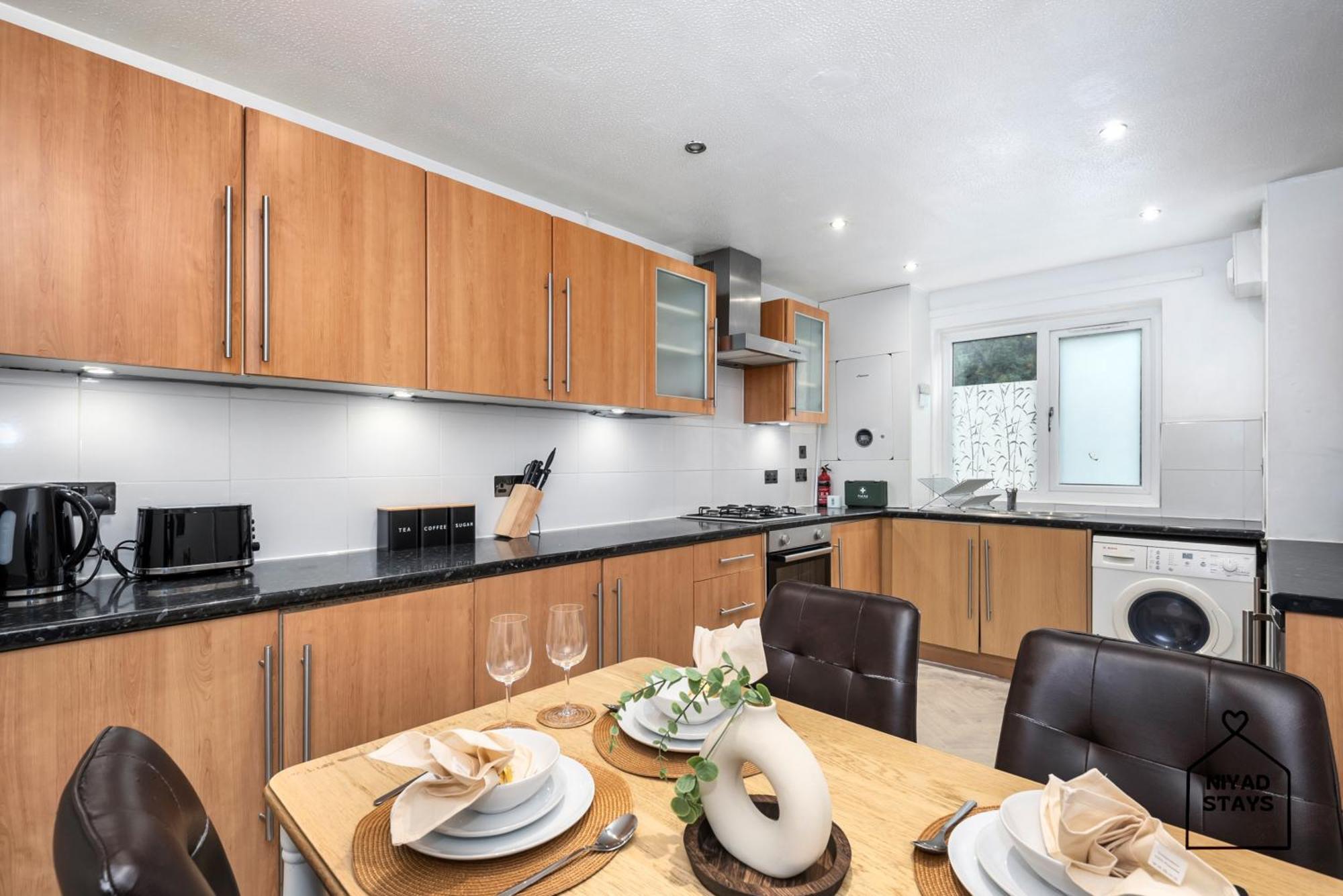 Hale Lodge, Comfy For Families And Contractors Holiday home *