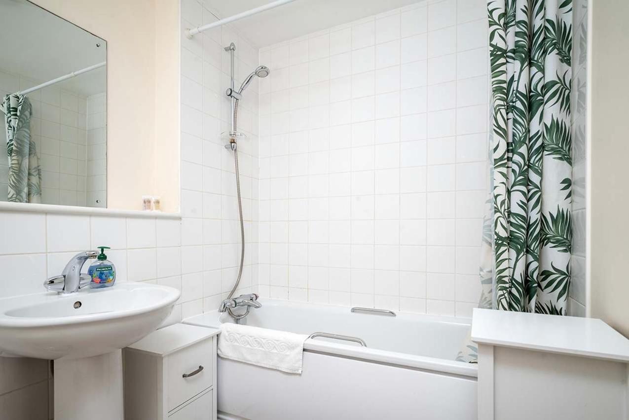 Charming Flat Close To Stadium Londres