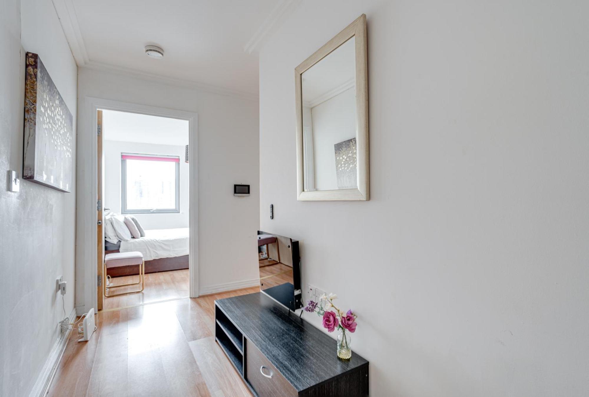 Cosy One Bedroom Flat Opposite Station Lägenhet London