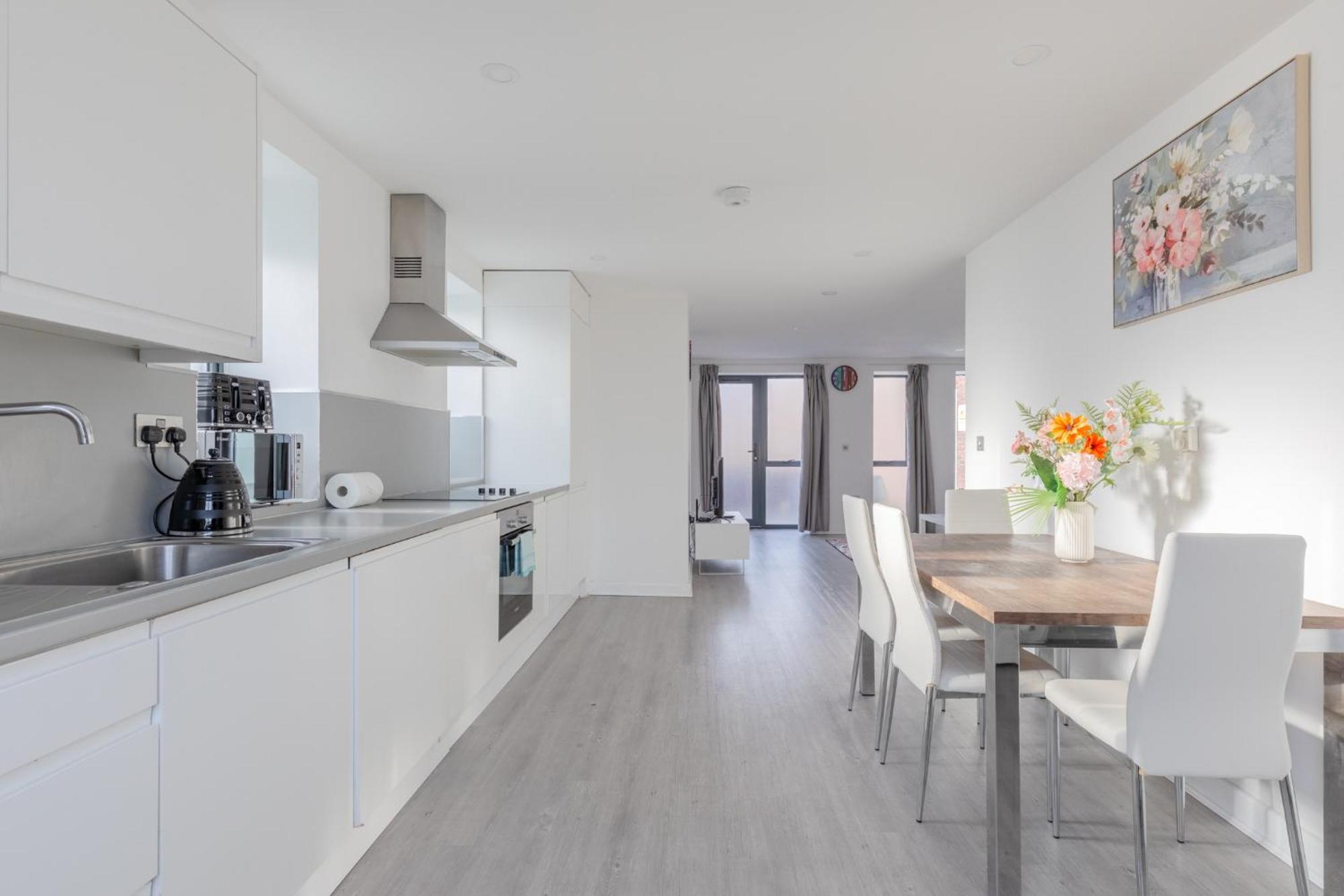 Spacious 3bd Flat Near Airport * Londra