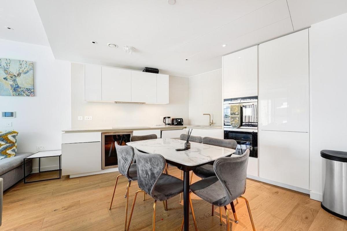 Spacious 3-bedroom With Stunning Battersea Views Londen