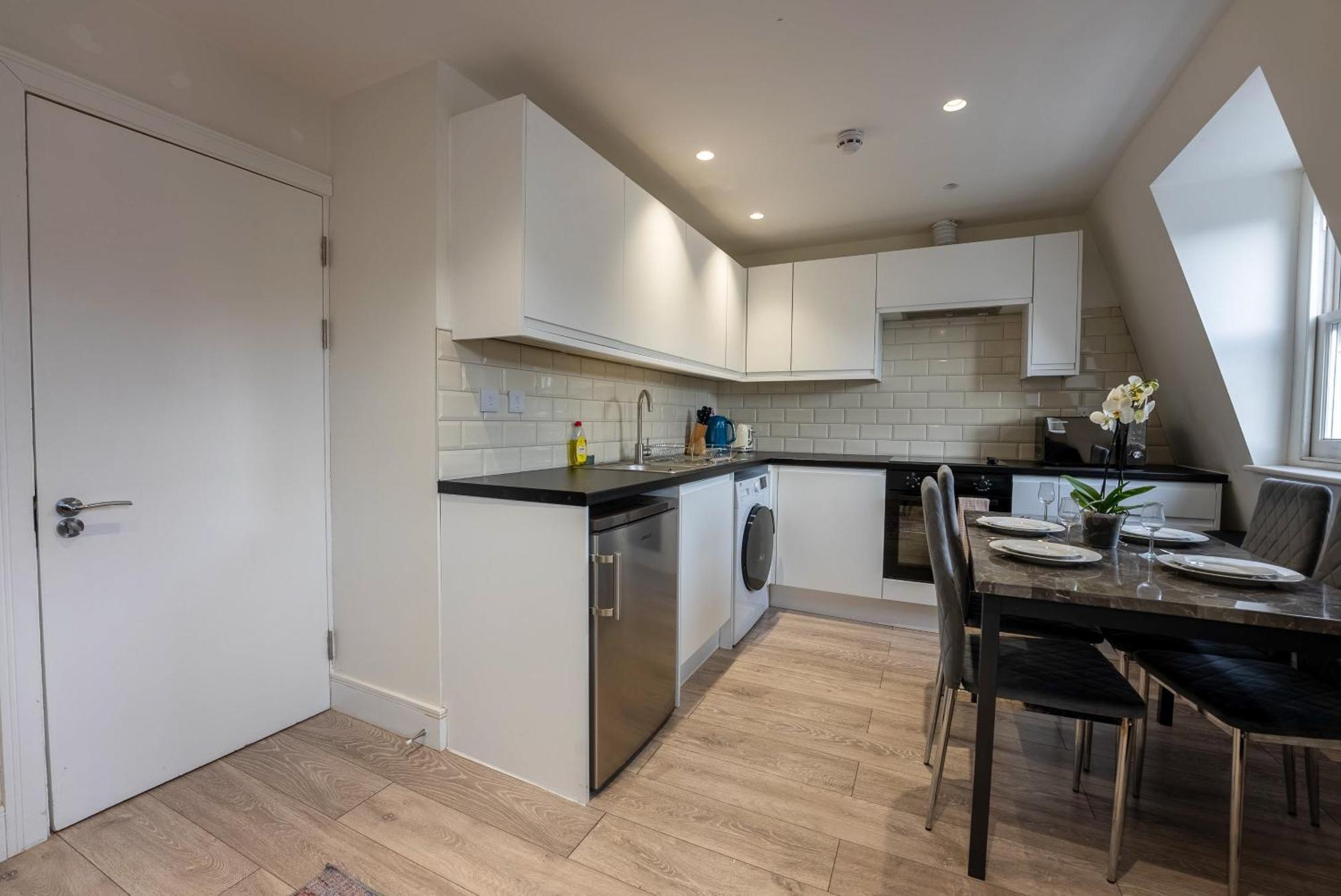 Home-like 1-br Flat In Victoria Lägenhet