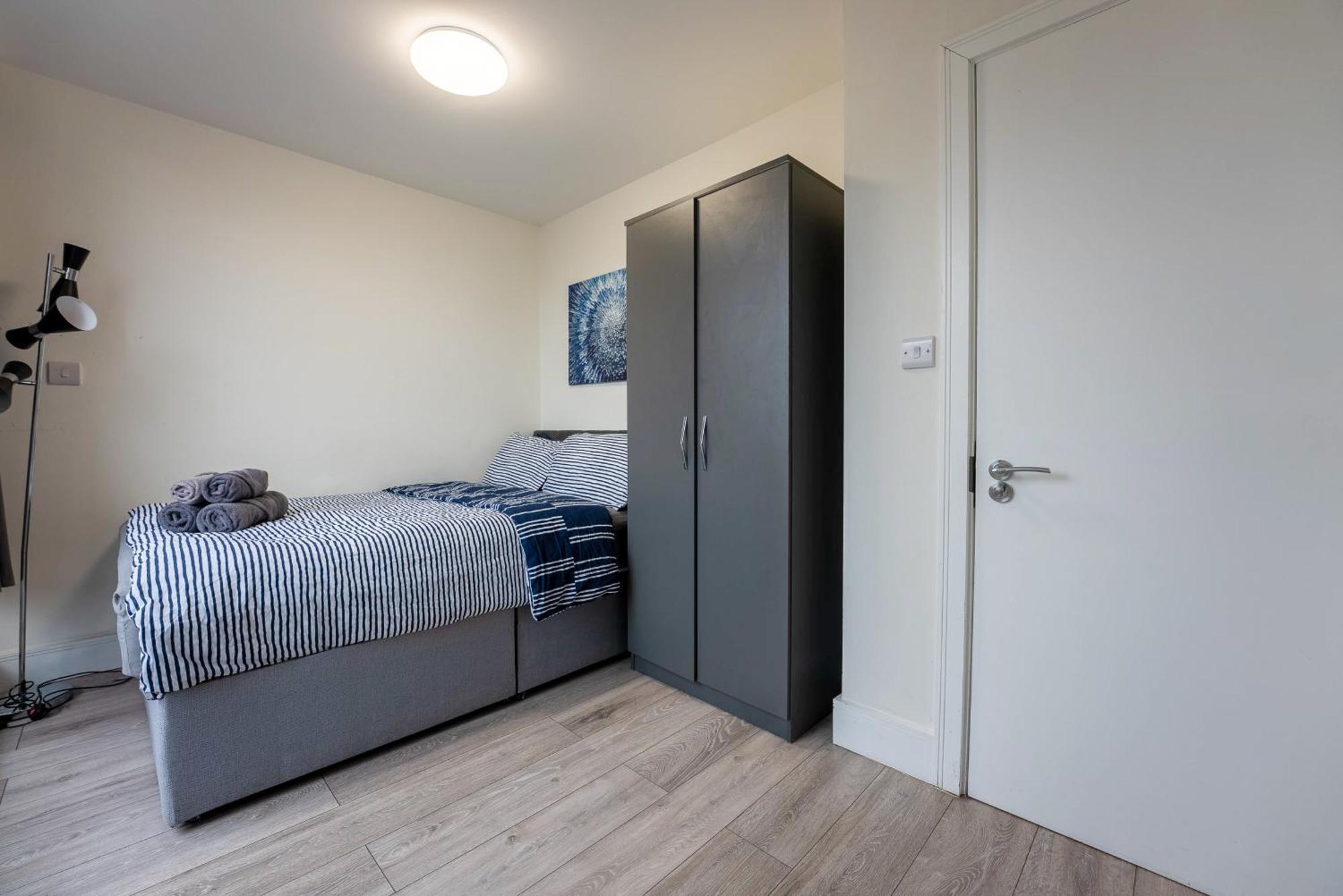 Home-like 1-br Flat In Victoria Lägenhet