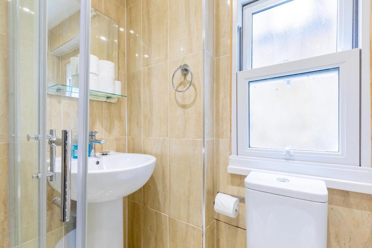 Spacious 1bd Flat 10 Mins From Battersea Park! *