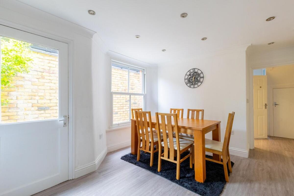Spacious 1bd Flat 10 Mins From Battersea Park! *