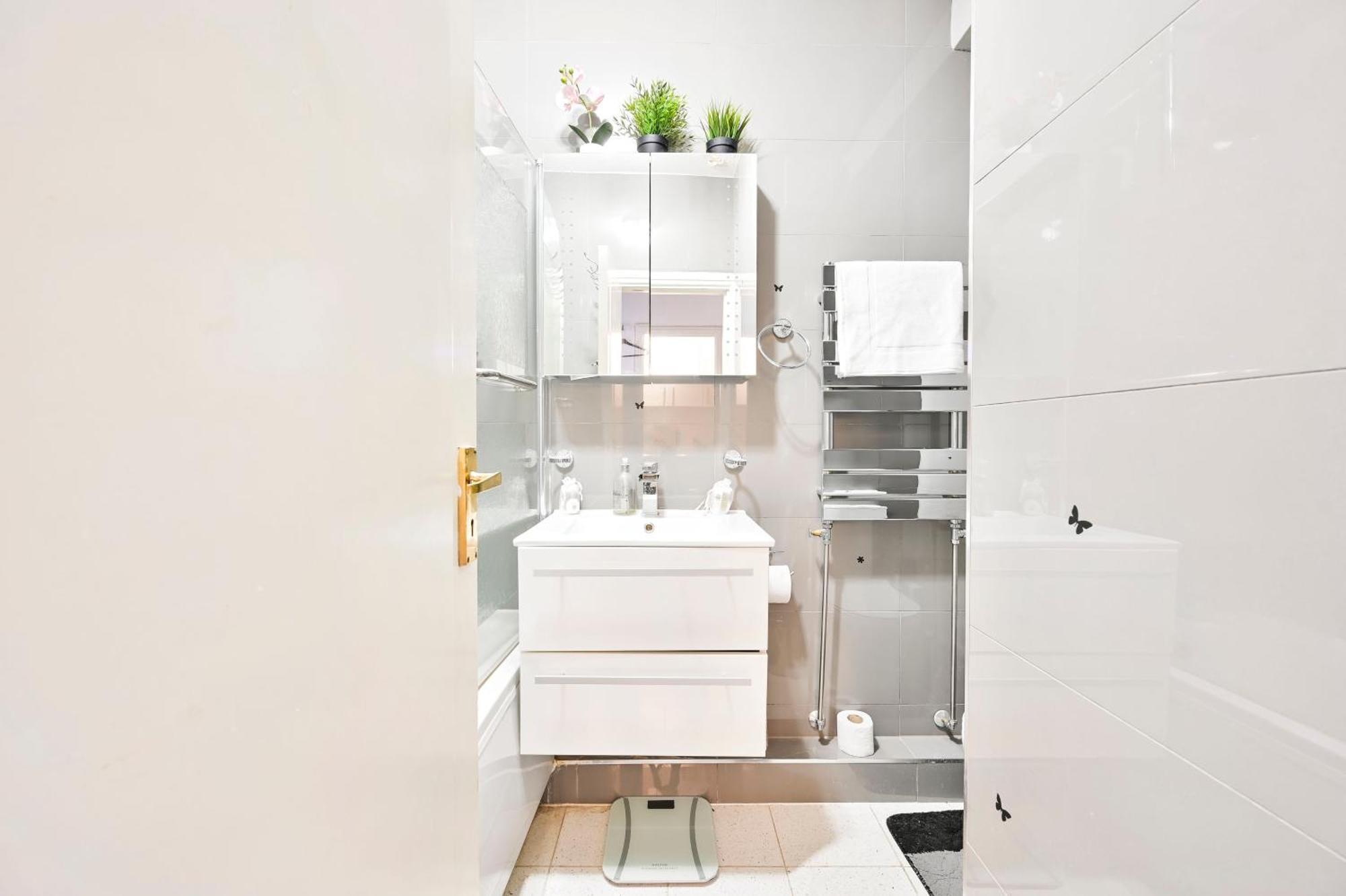 Lejlighed Westminster Flat For Families & Business Travelers, Steps To Landmarks!