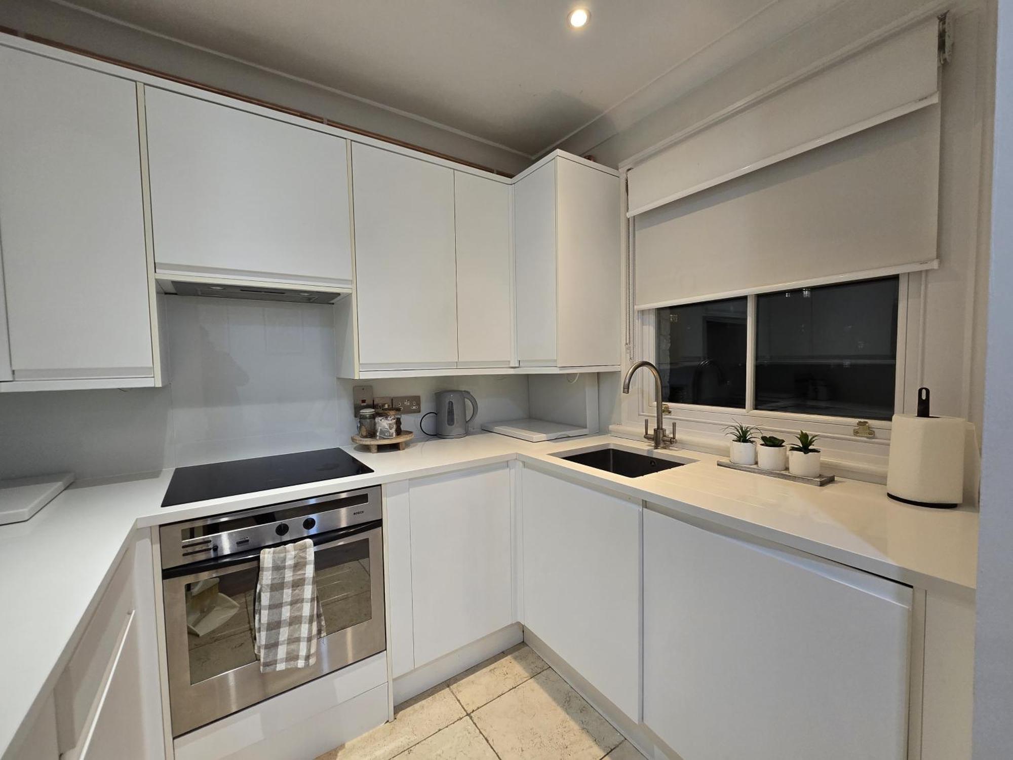Lägenhet Stylish 2-bed In West - Extended
