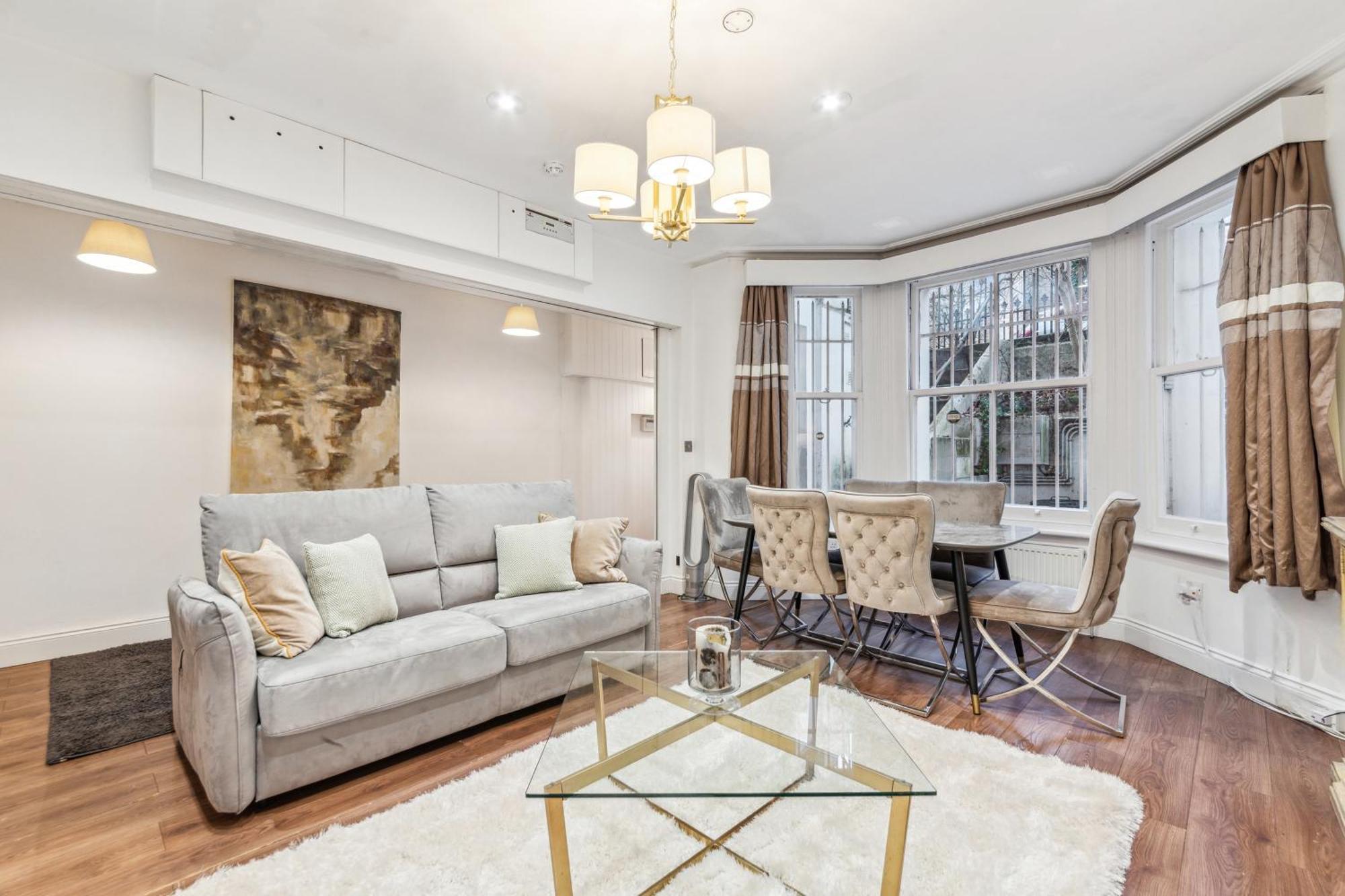 Apartment Stunning 2bed 2bath In Earls Court Sleeps Six London
