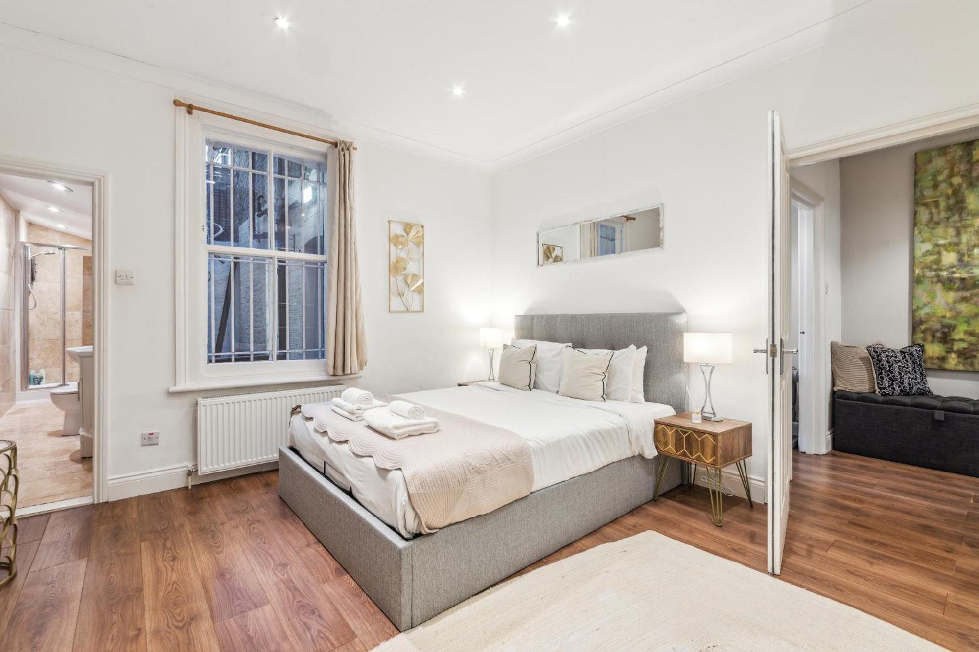 Apartment Stunning 2bed 2bath In Earls Court Sleeps Six London