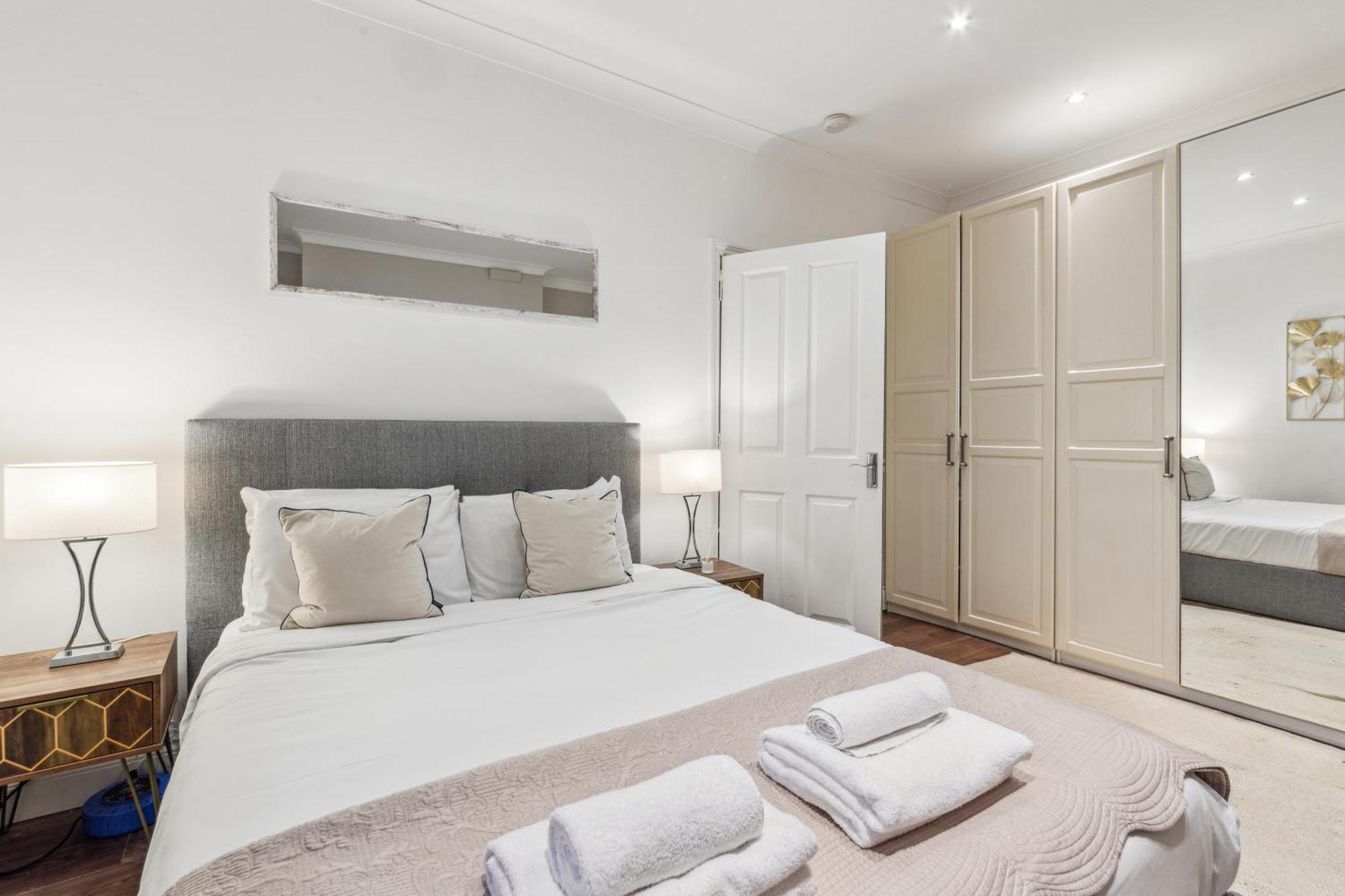 Stunning 2bed 2bath In Earls Court Sleeps Six London