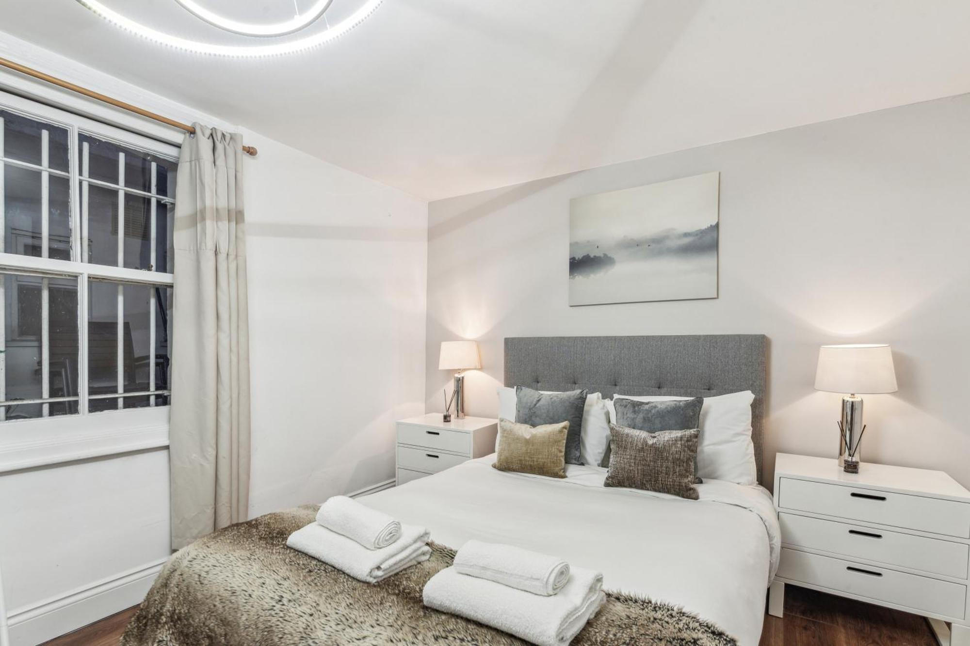 Stunning 2bed 2bath In Earls Court Sleeps Six Apartment London