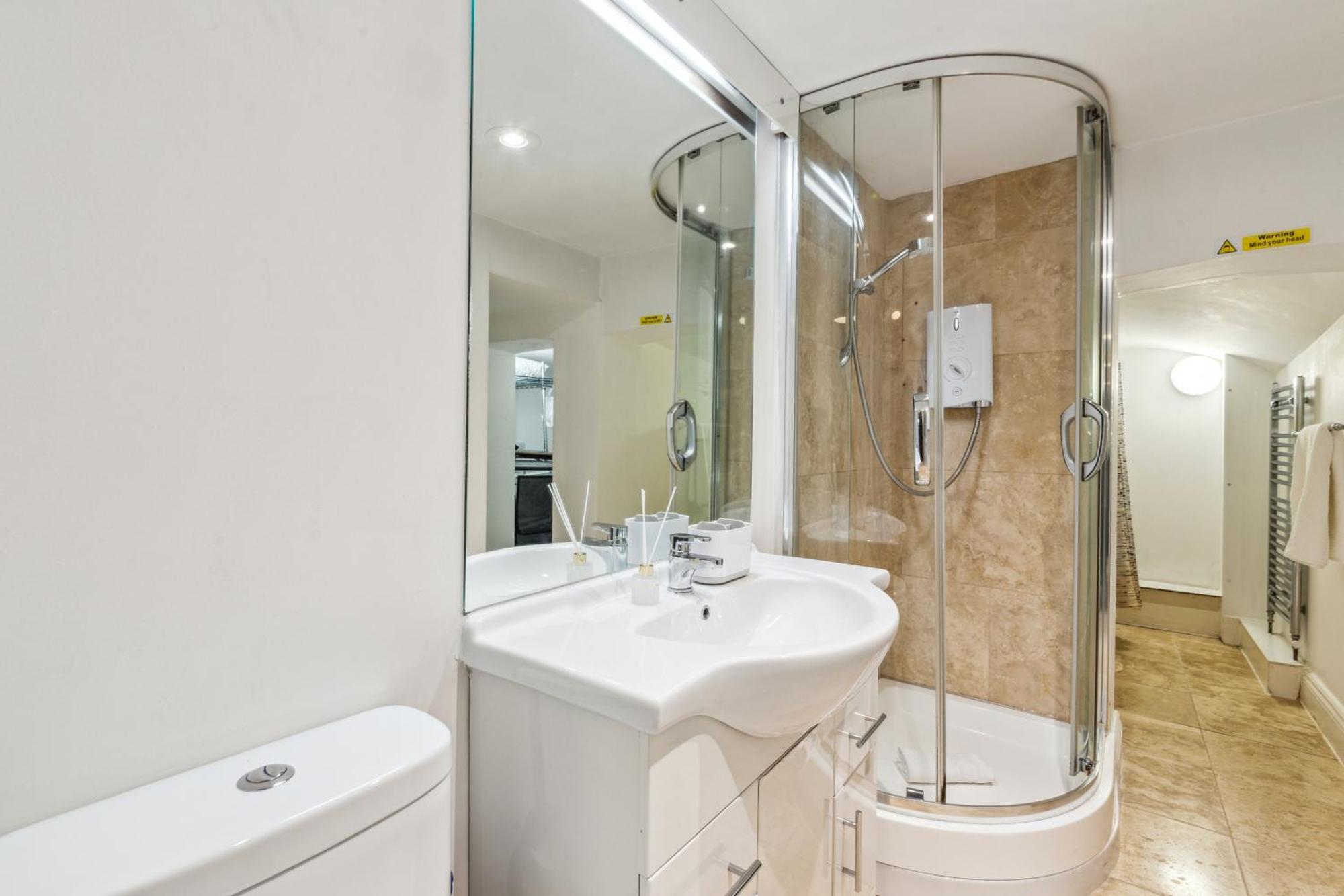 Stunning 2bed 2bath In Earls Court Sleeps Six * London