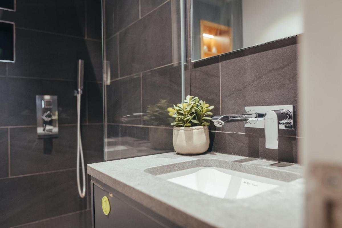 Stunning Soho Flat Ldn Apartment London
