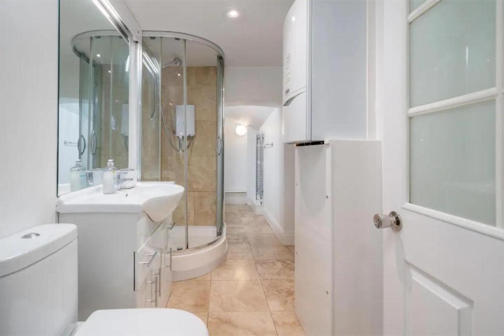Apartment Stunning 2bed 2bath In Earls Court Sleeps Six *
