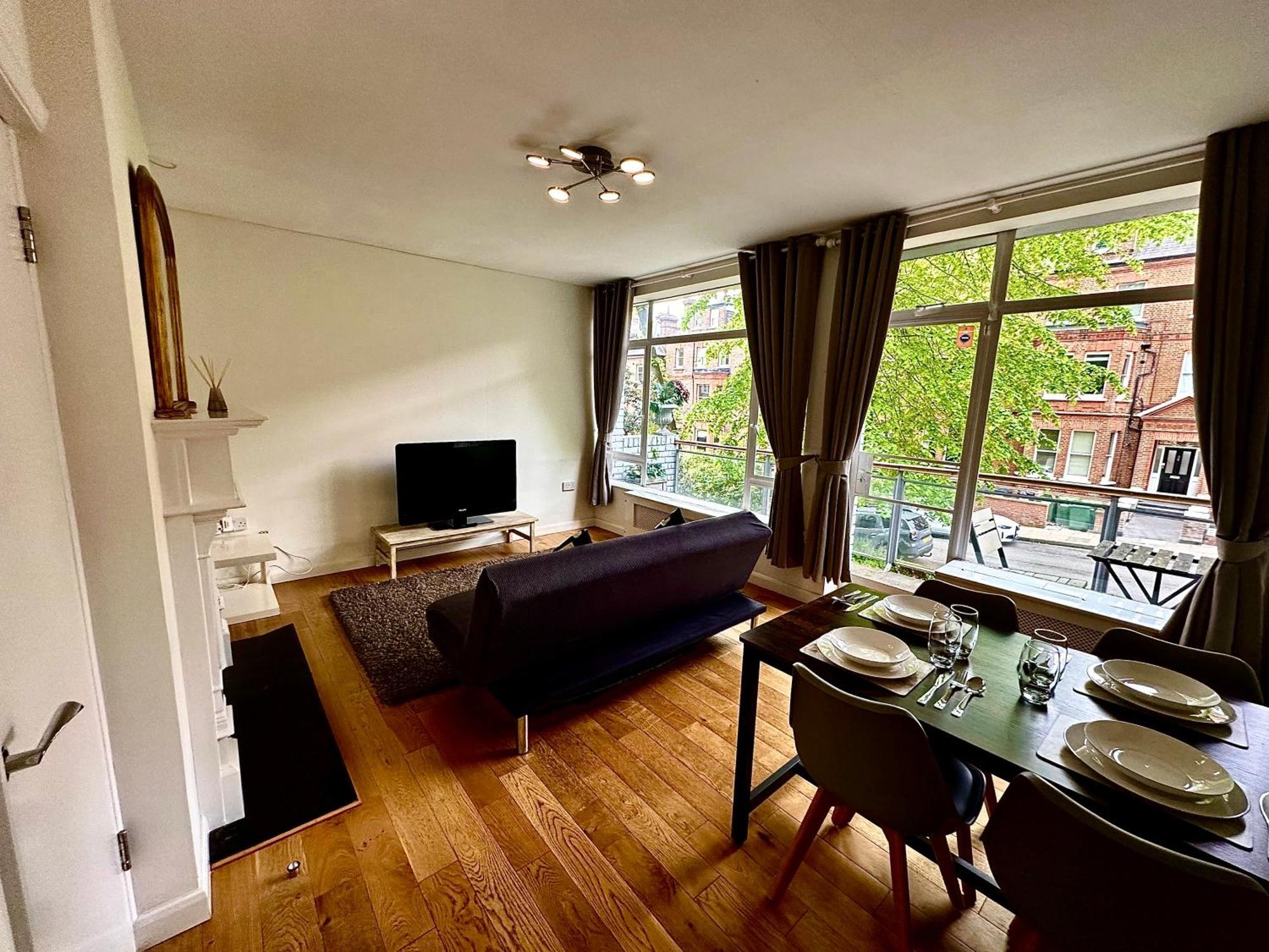 Quiet Residential Area Modern And Cozy Two Bed In Hampstead * Londen