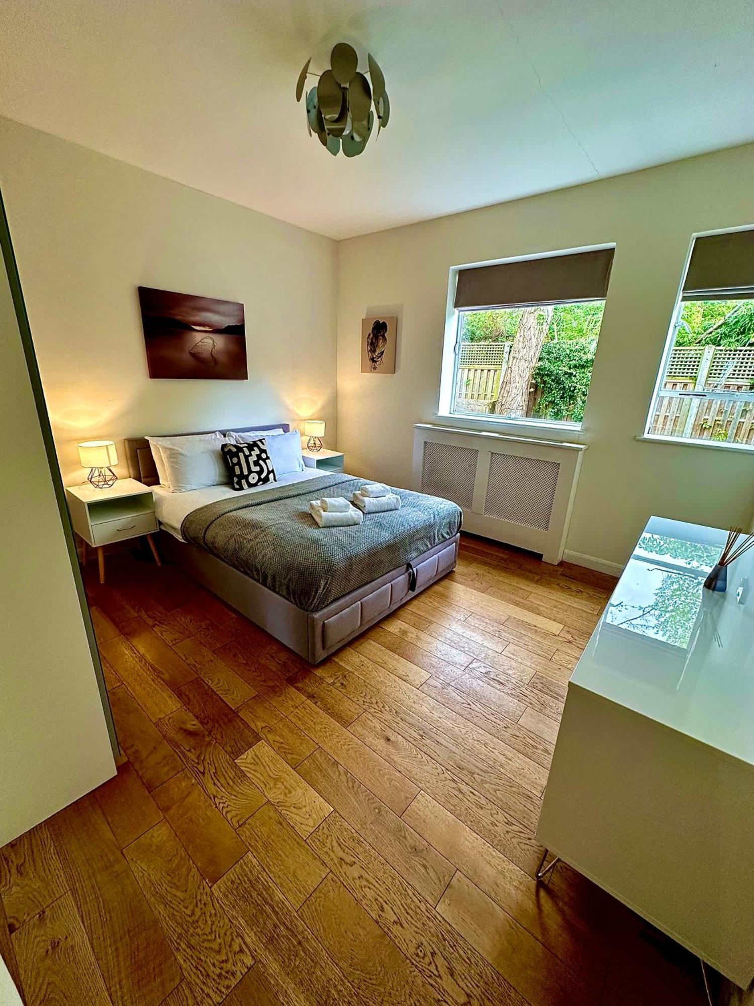 Quiet Residential Area Modern And Cozy Two Bed In Hampstead Londen
