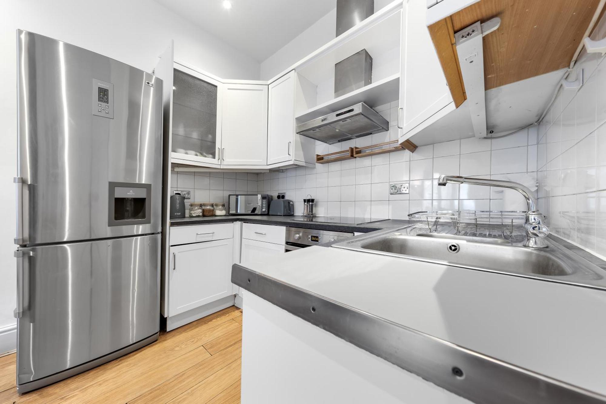Luxurious 3 Bedroom Flat With Balcony In Kensington For 7 Next To Station Near Harrods Leilighet *
