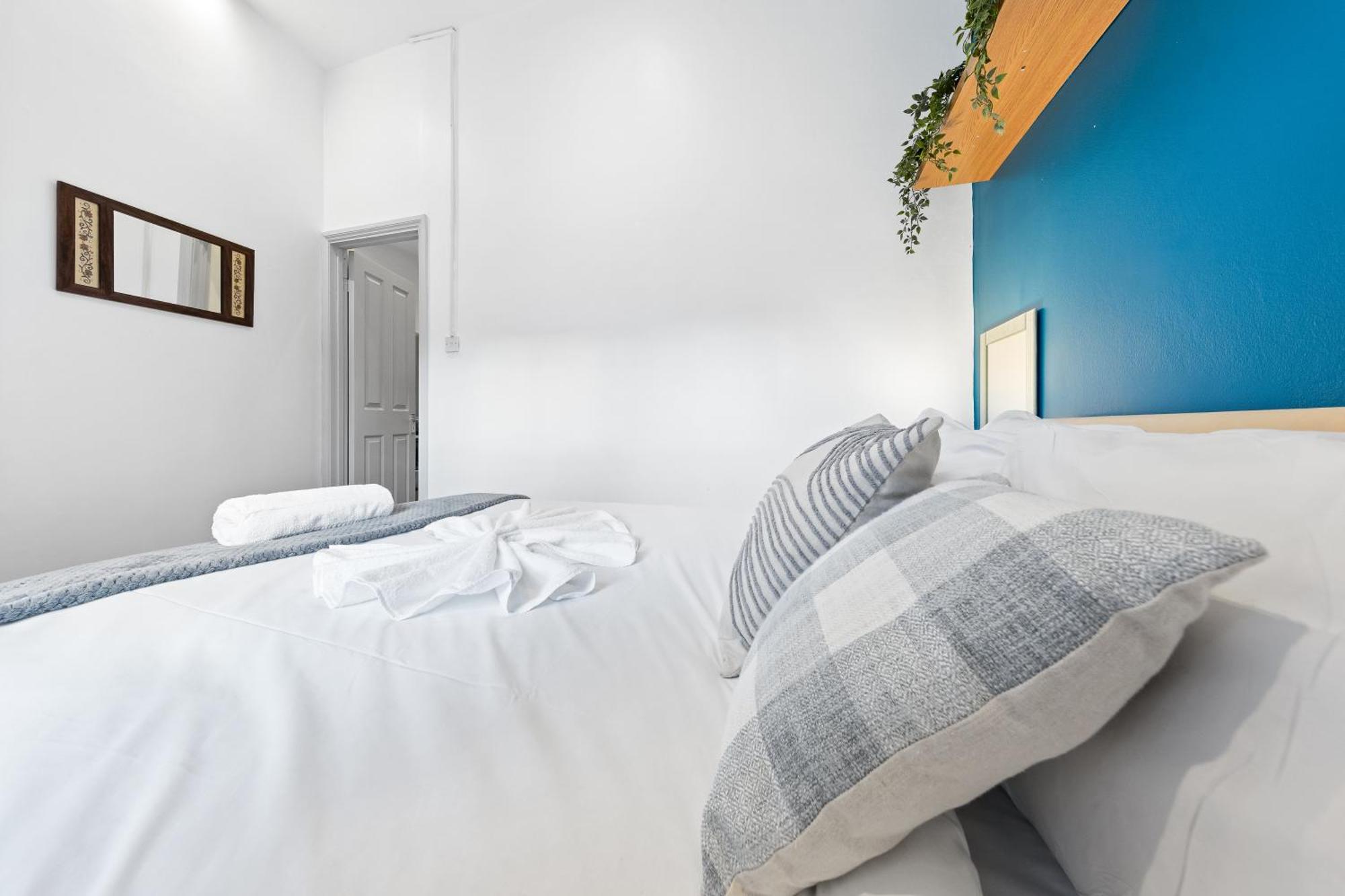 Luxurious 3 Bedroom Flat With Balcony In Kensington For 7 Next To Station Near Harrods Leilighet
