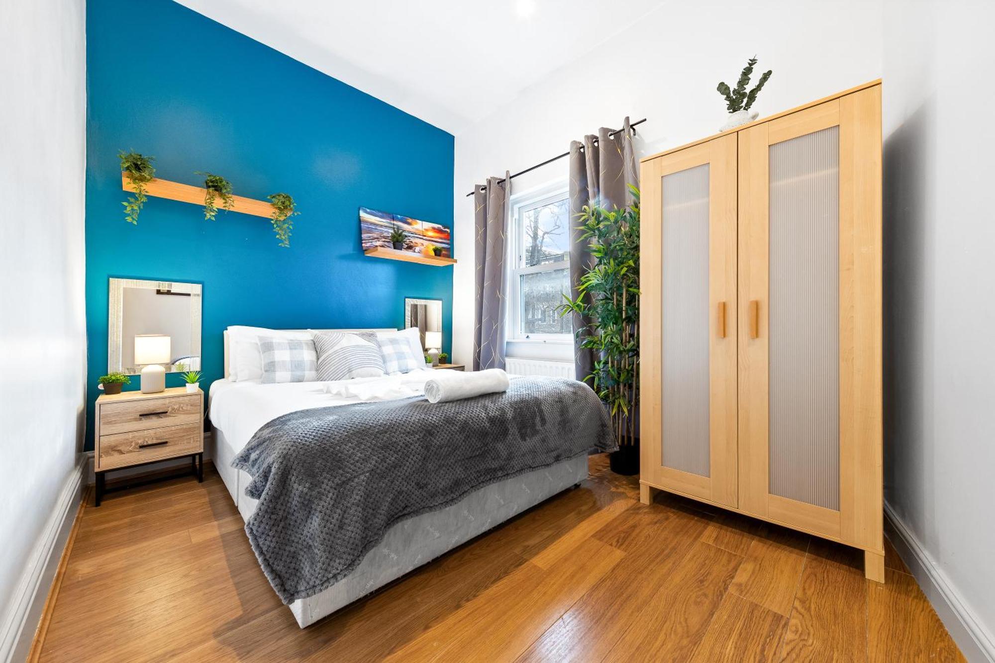 Luxurious 3 Bedroom Flat With Balcony In Kensington For 7 Next To Station Near Harrods Leilighet *