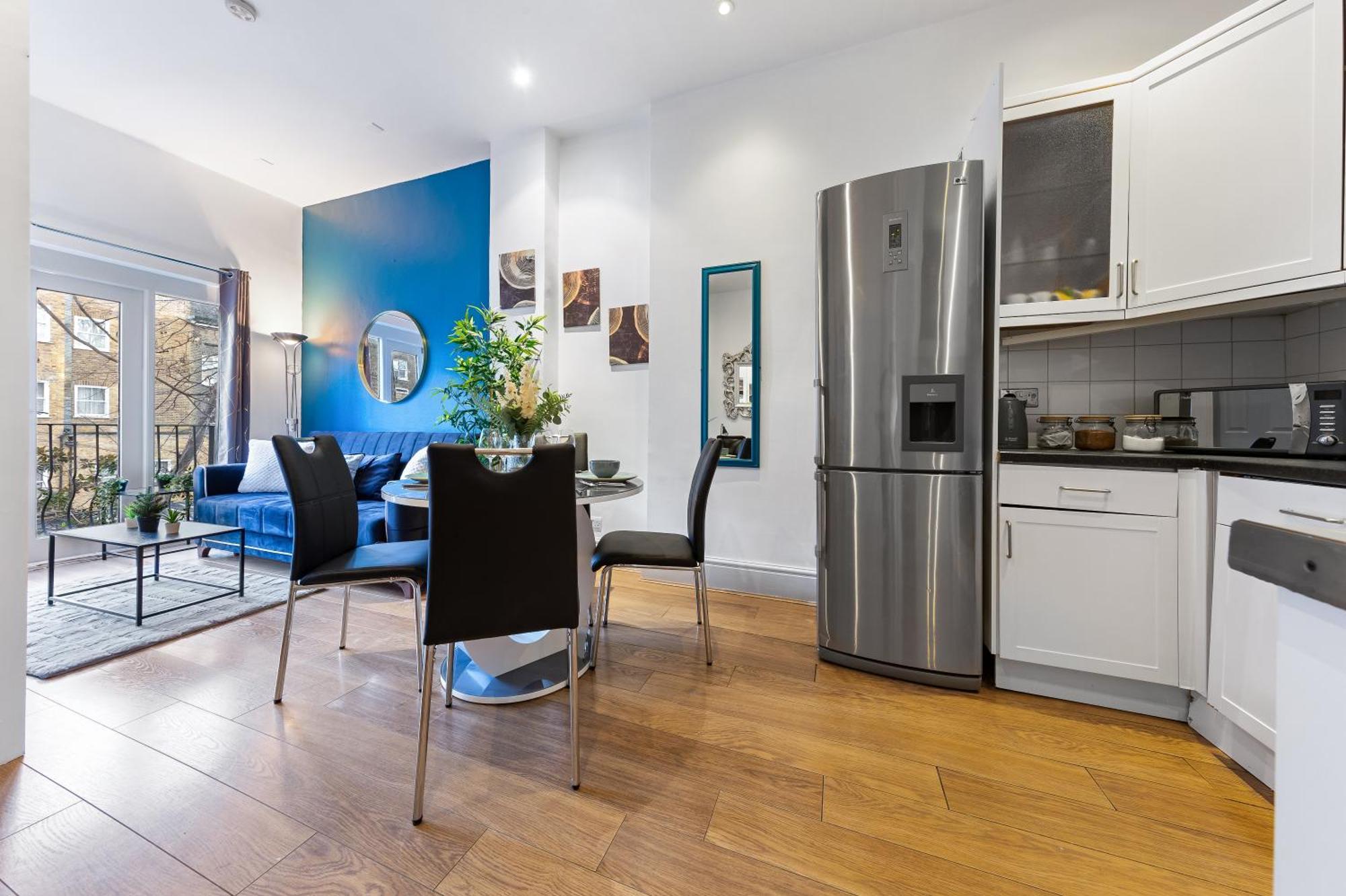 Luxurious 3 Bedroom Flat With Balcony In Kensington For 7 Next To Station Near Harrods Leilighet