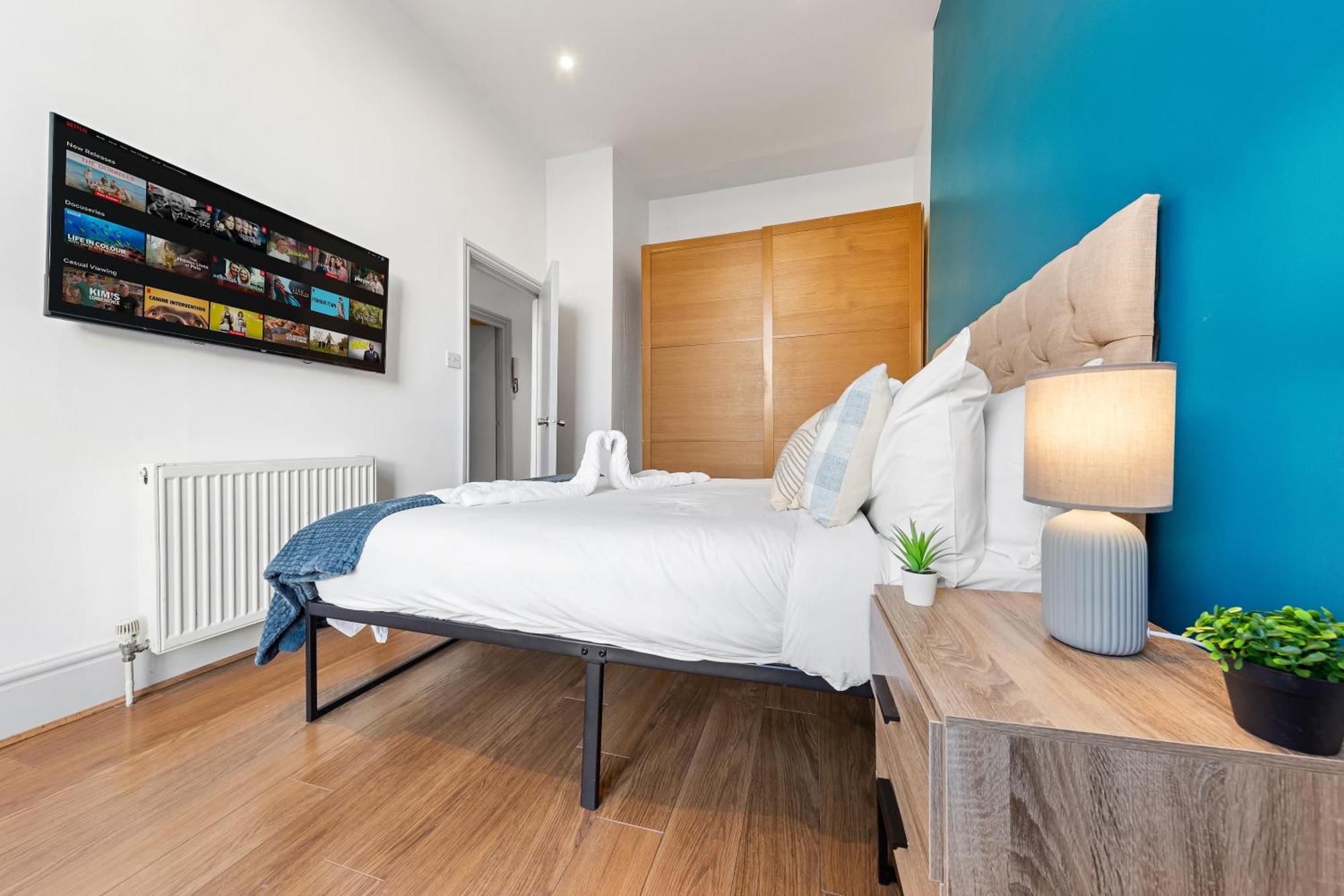 Luxurious 3 Bedroom Flat With Balcony In Kensington For 7 Next To Station Near Harrods Leilighet *