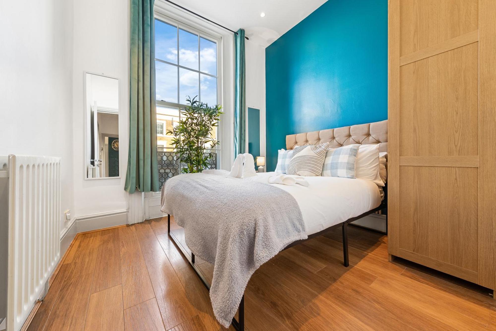 Luxurious 3 Bedroom Flat With Balcony In Kensington For 7 Next To Station Near Harrods Leilighet