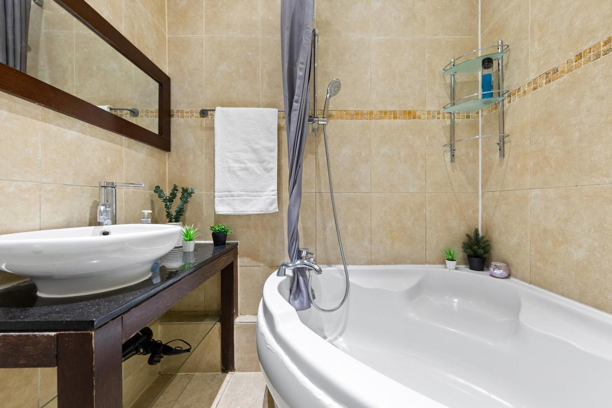 Leilighet Luxurious 3 Bedroom Flat With Balcony In Kensington For 7 Next To Station Near Harrods