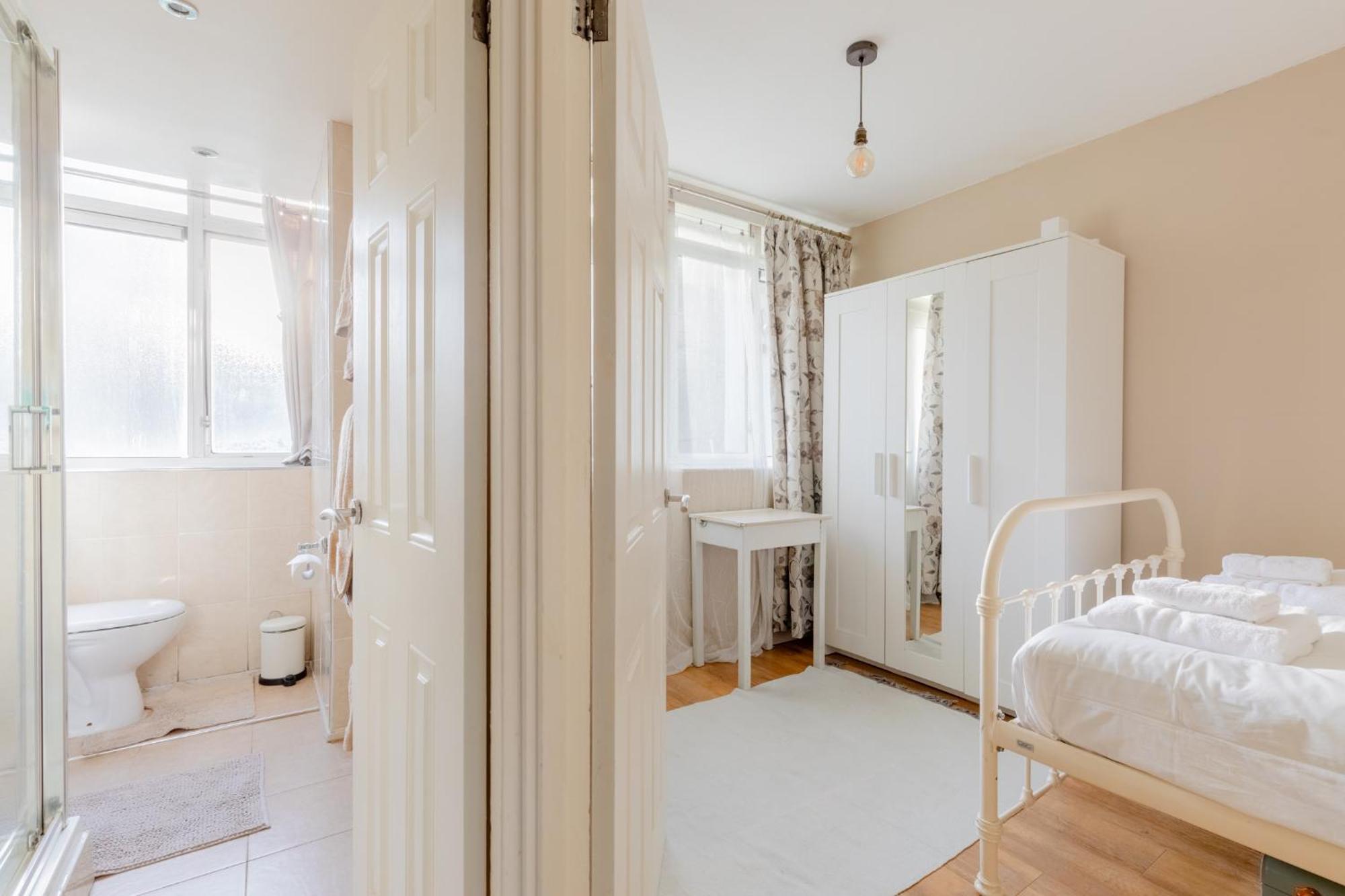 Quaint 1bd Flat With Balcony In Maida Vale