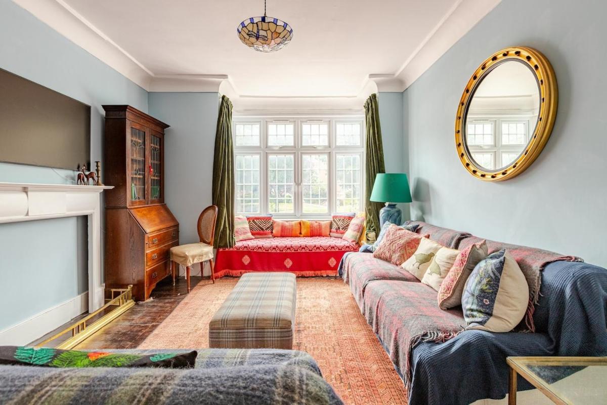 Ferienhaus Classic House & Garden 25mins From Museums *