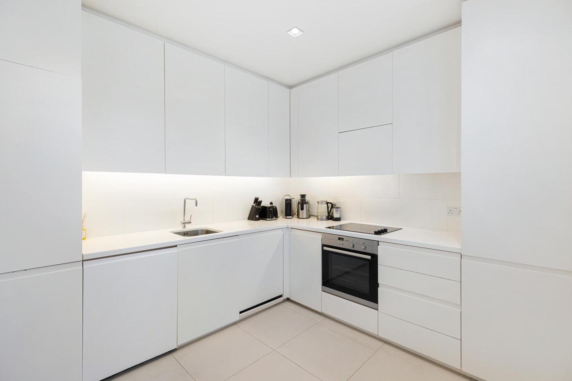 Modern Two Bed Two Bath Flat In Kensington - Knightsbridge Londen