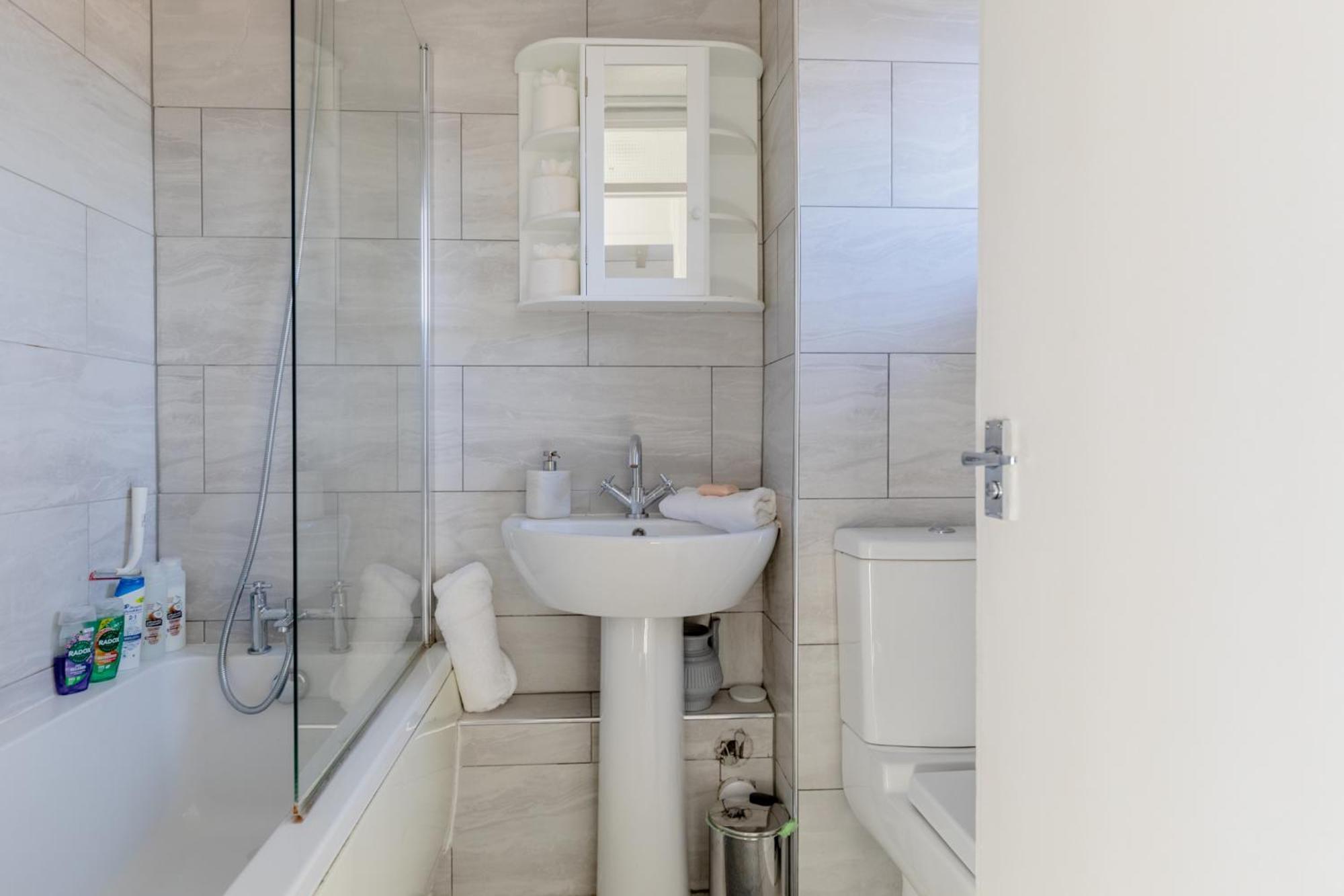 Stylish 1bd Flat With Shard Views Near Bermondsey Apartment London