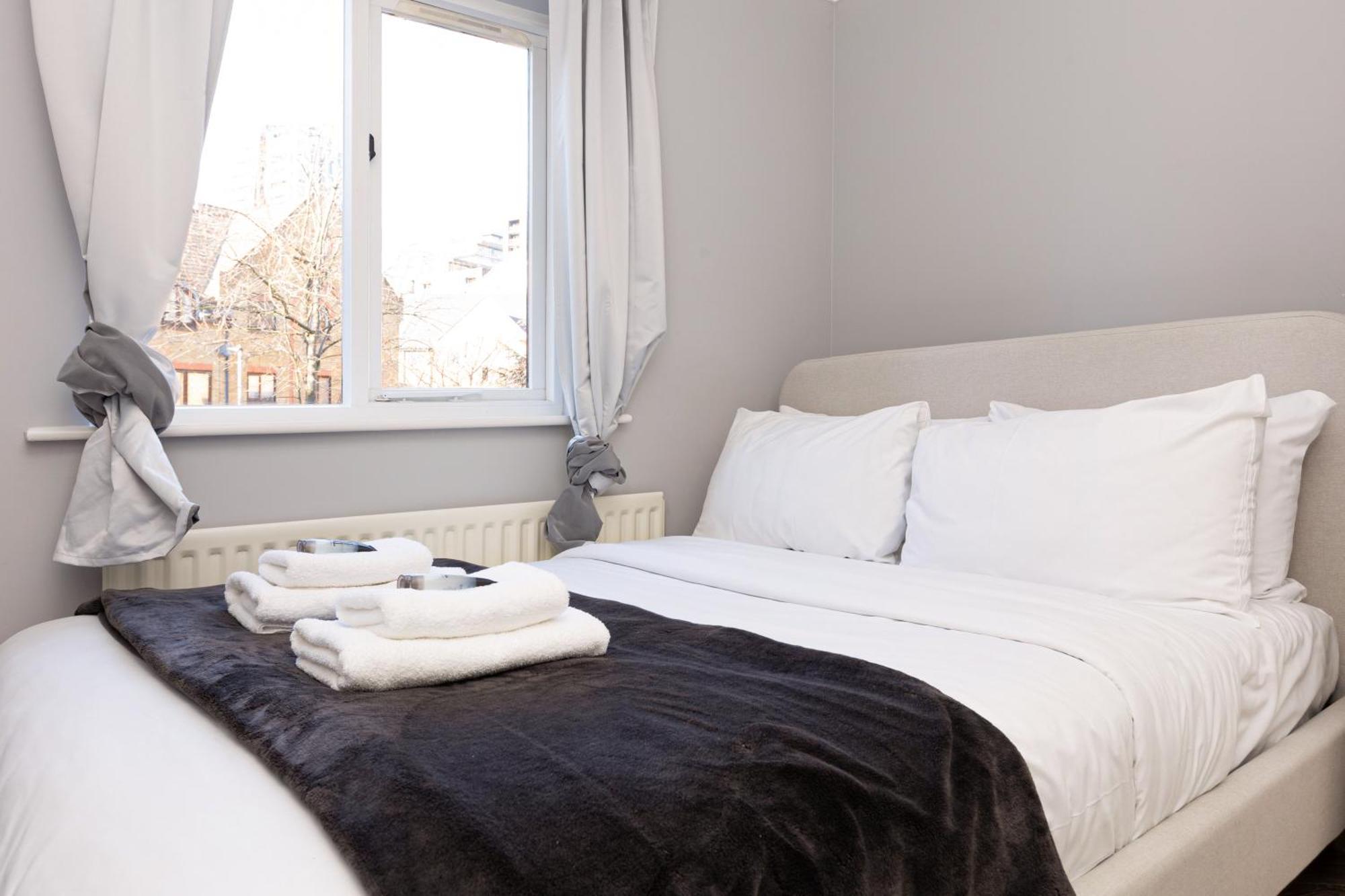 4br 4-floor House, W Patio, 10 Min Wapping Station