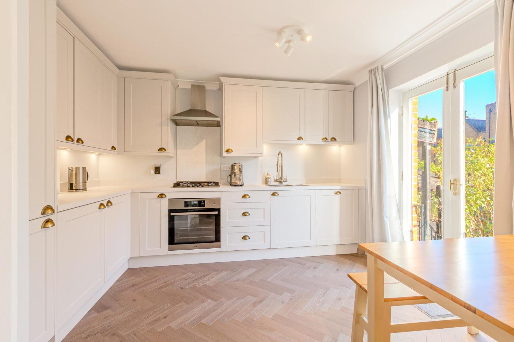 4br 4-floor House, W Patio, 10 Min Wapping Station London
